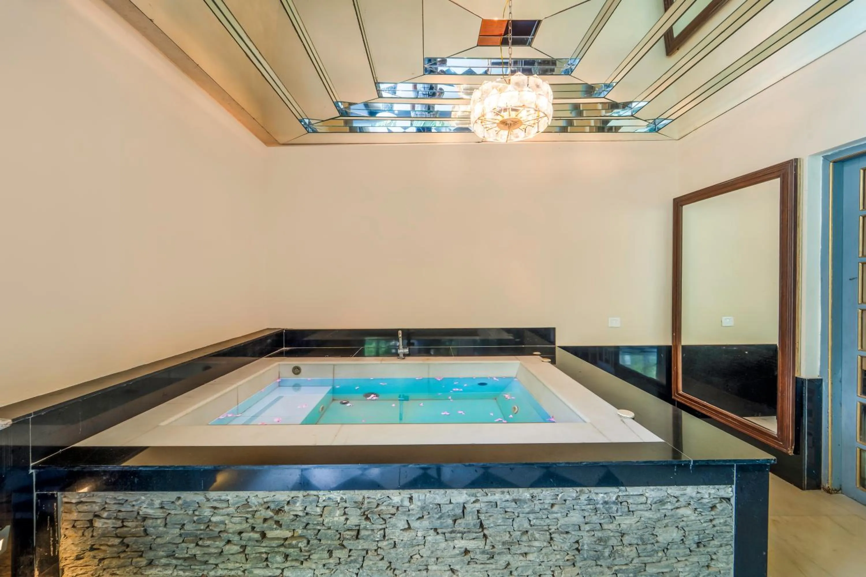 Bath in The Royal Retreat Resort & Spa