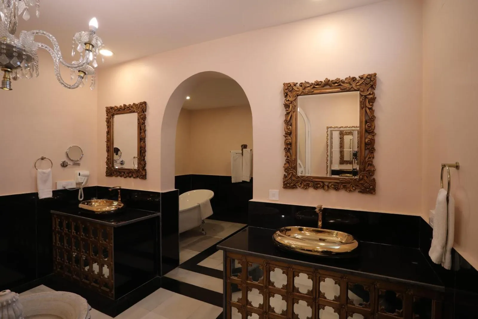 Bathroom in The Royal Retreat Resort & Spa
