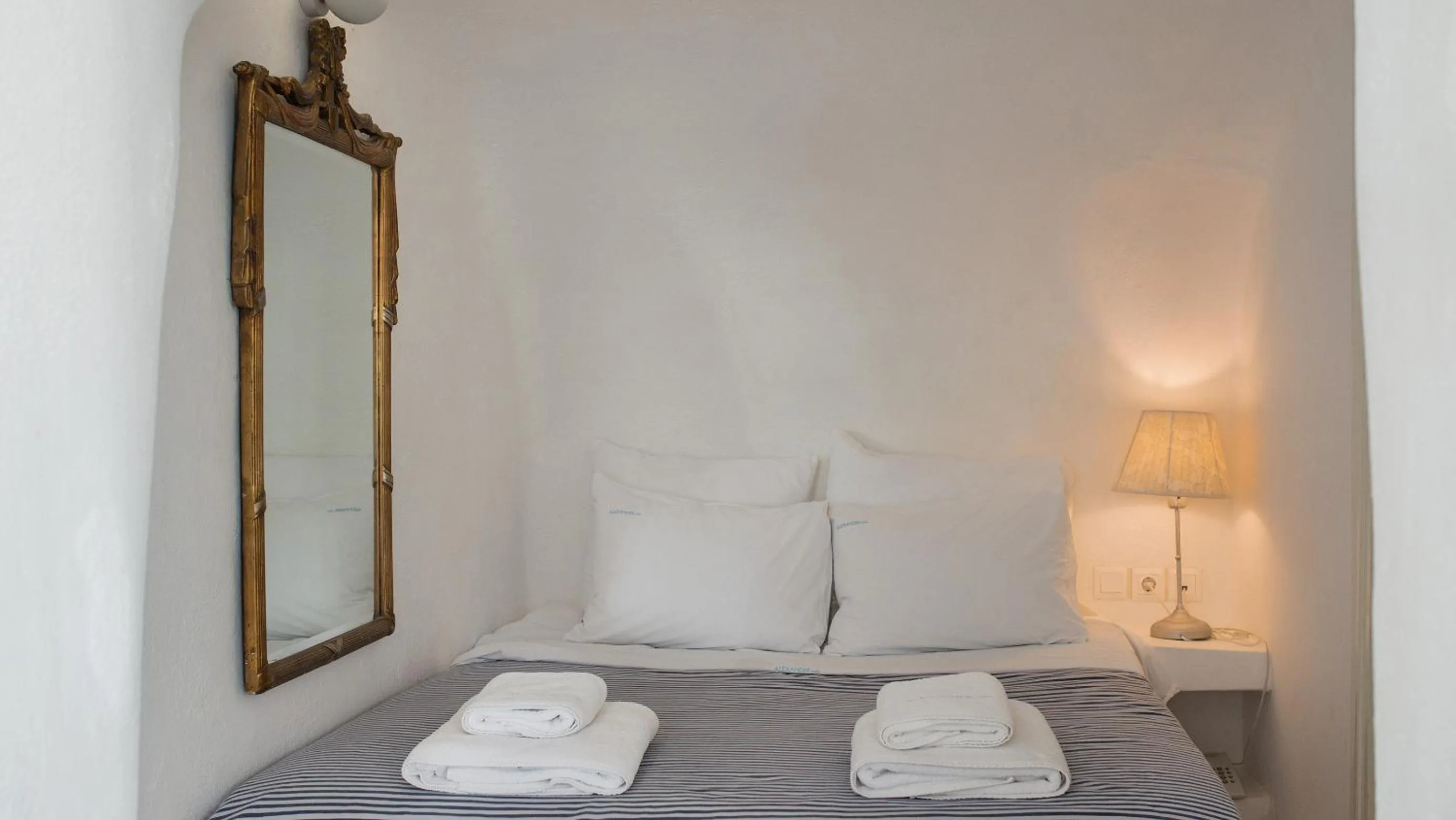 Bedroom, Bed in Alexander Villas