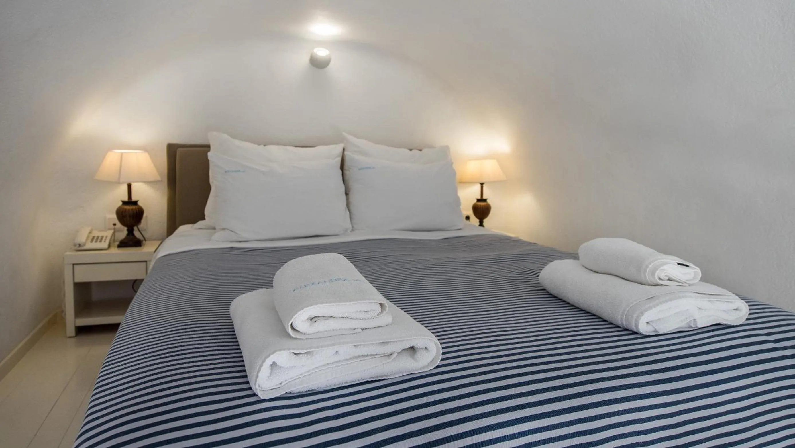 Bedroom, Bed in Alexander Villas