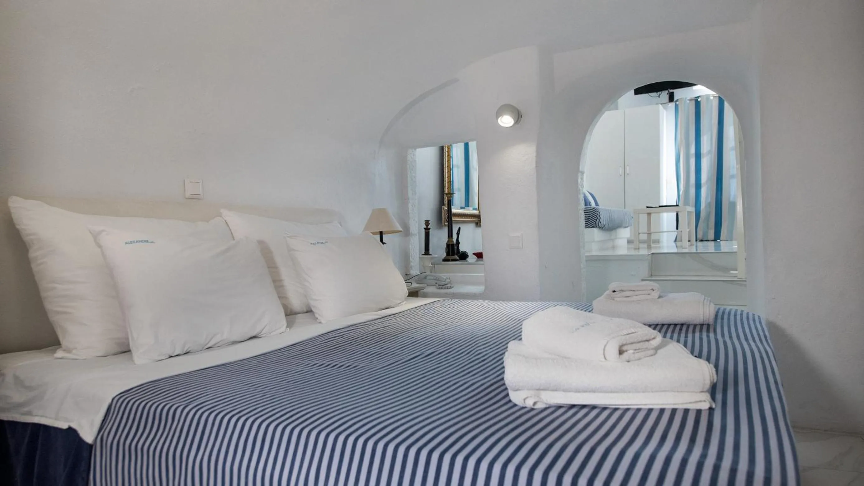 Bedroom, Bed in Alexander Villas