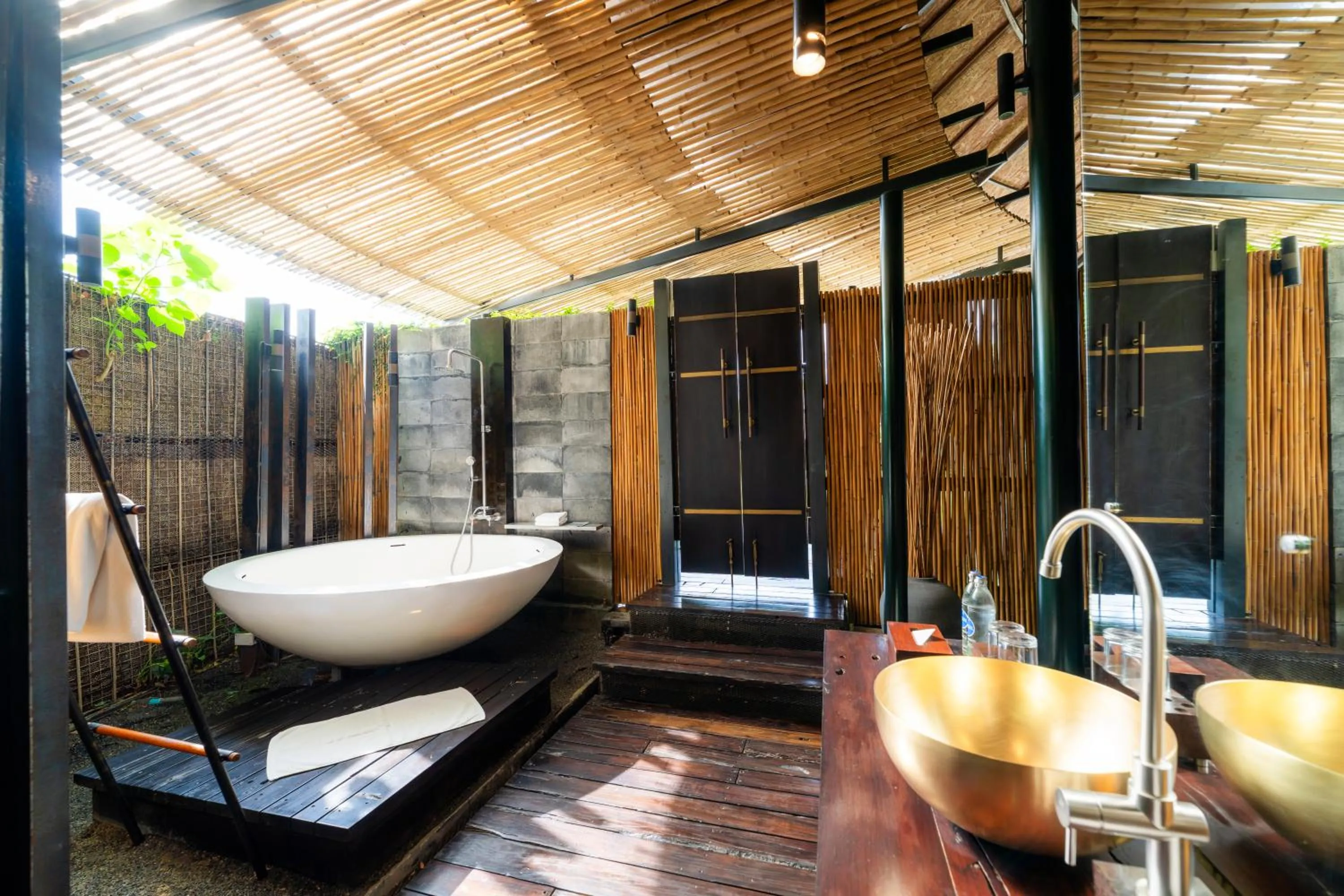 Shower in Sanctuary Kanchanaburi