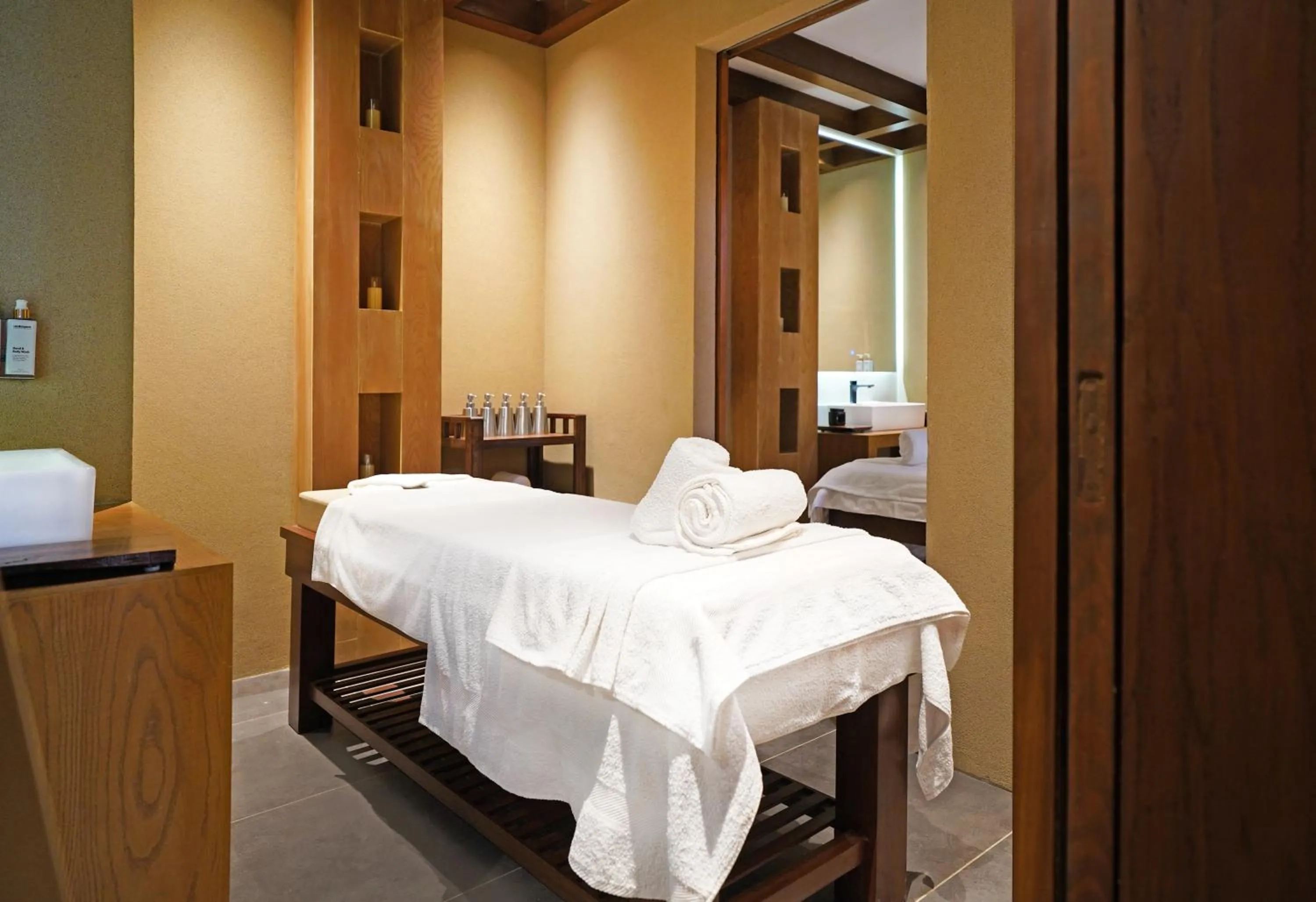 Massage, Bed in Ambiance Boutique Art Hotel Islamabad