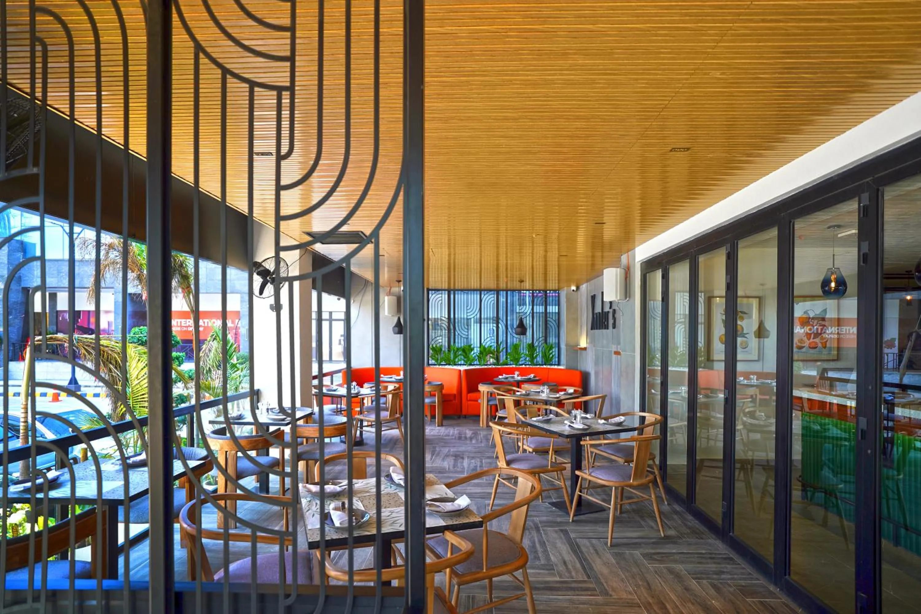 Restaurant/places to eat in Ambiance Boutique Art Hotel Islamabad