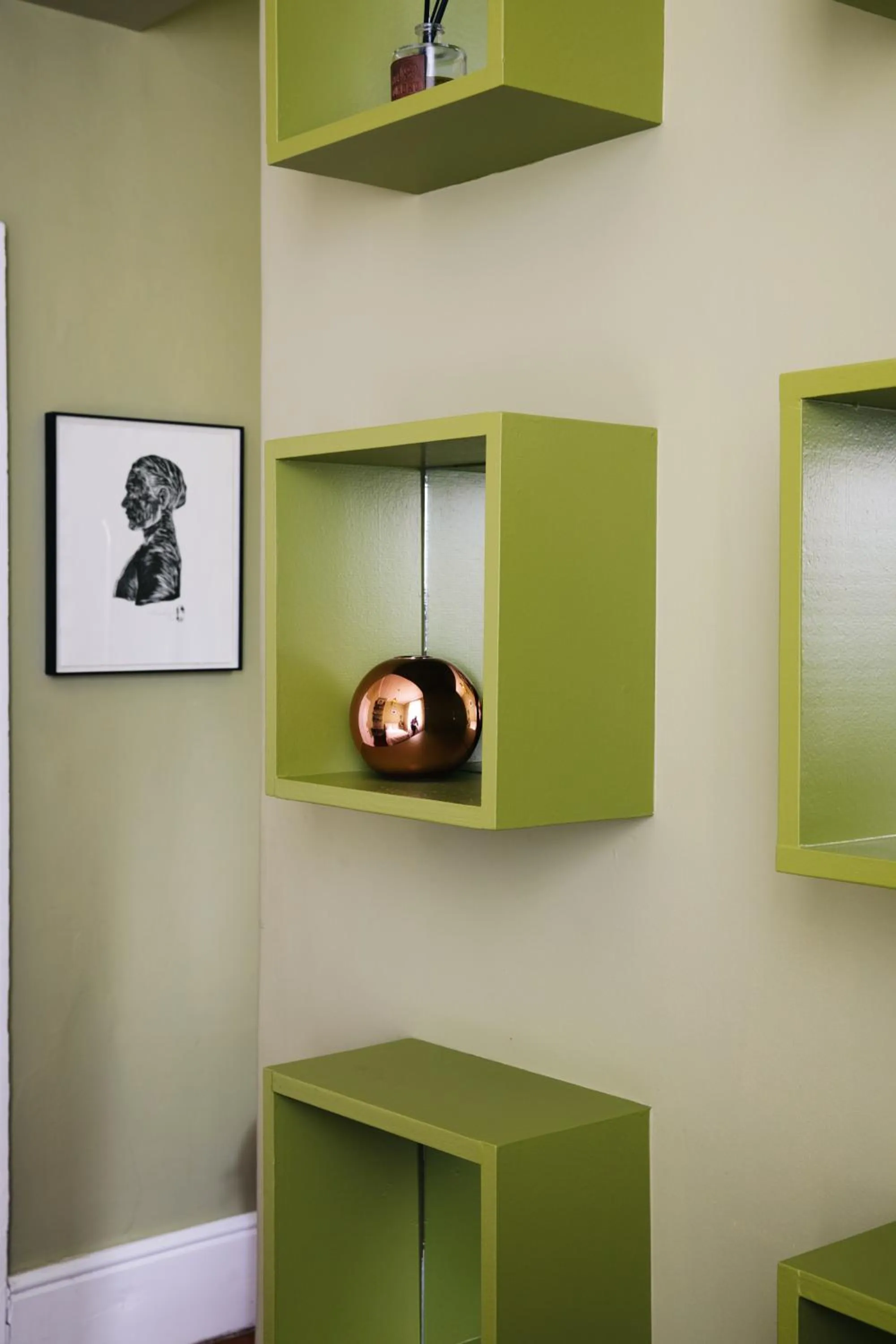 Bedroom in InAweStays Holiday Homes