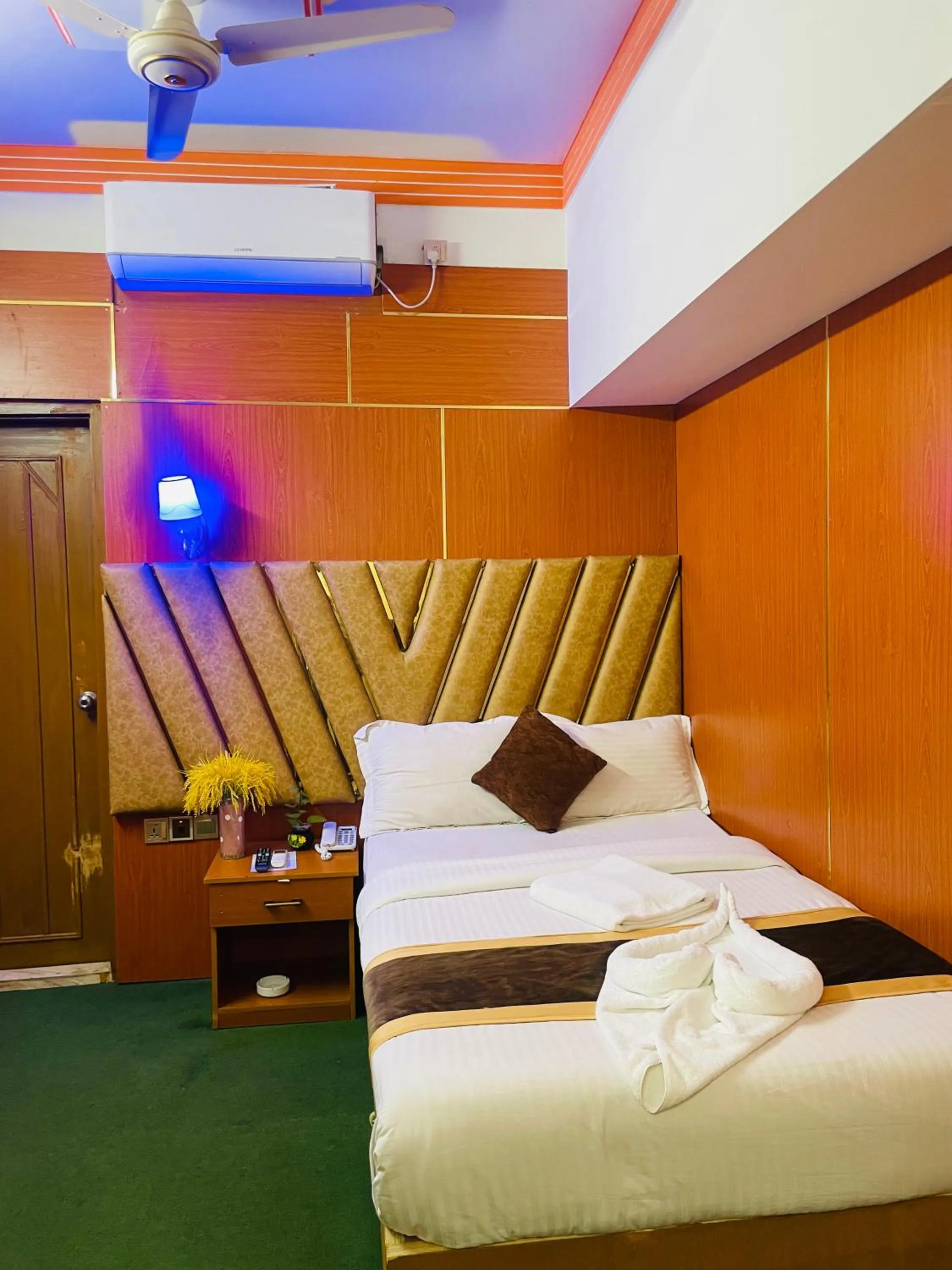 Bed in Hotel Rosewood Uttara