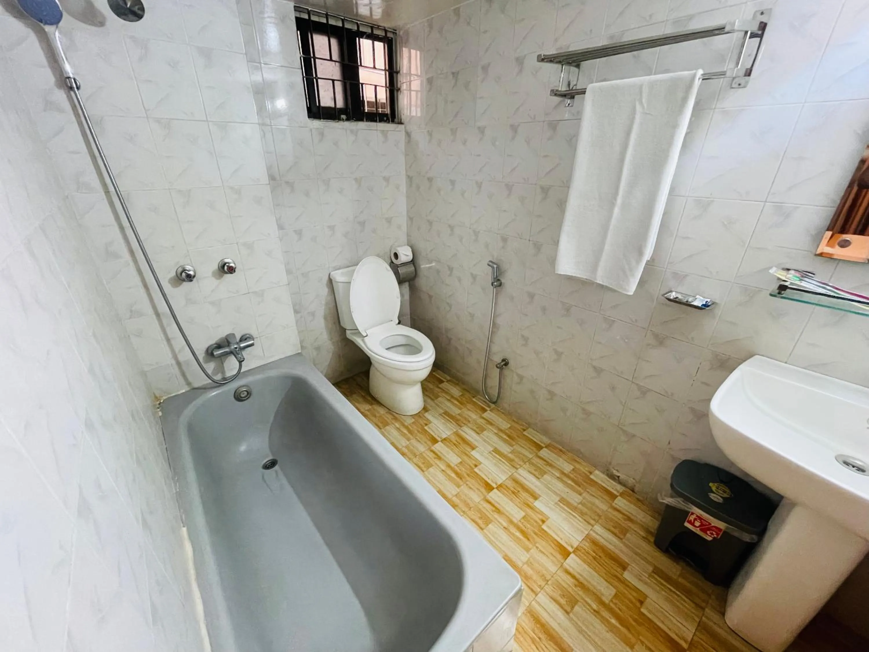 Shower in Hotel Rosewood Uttara