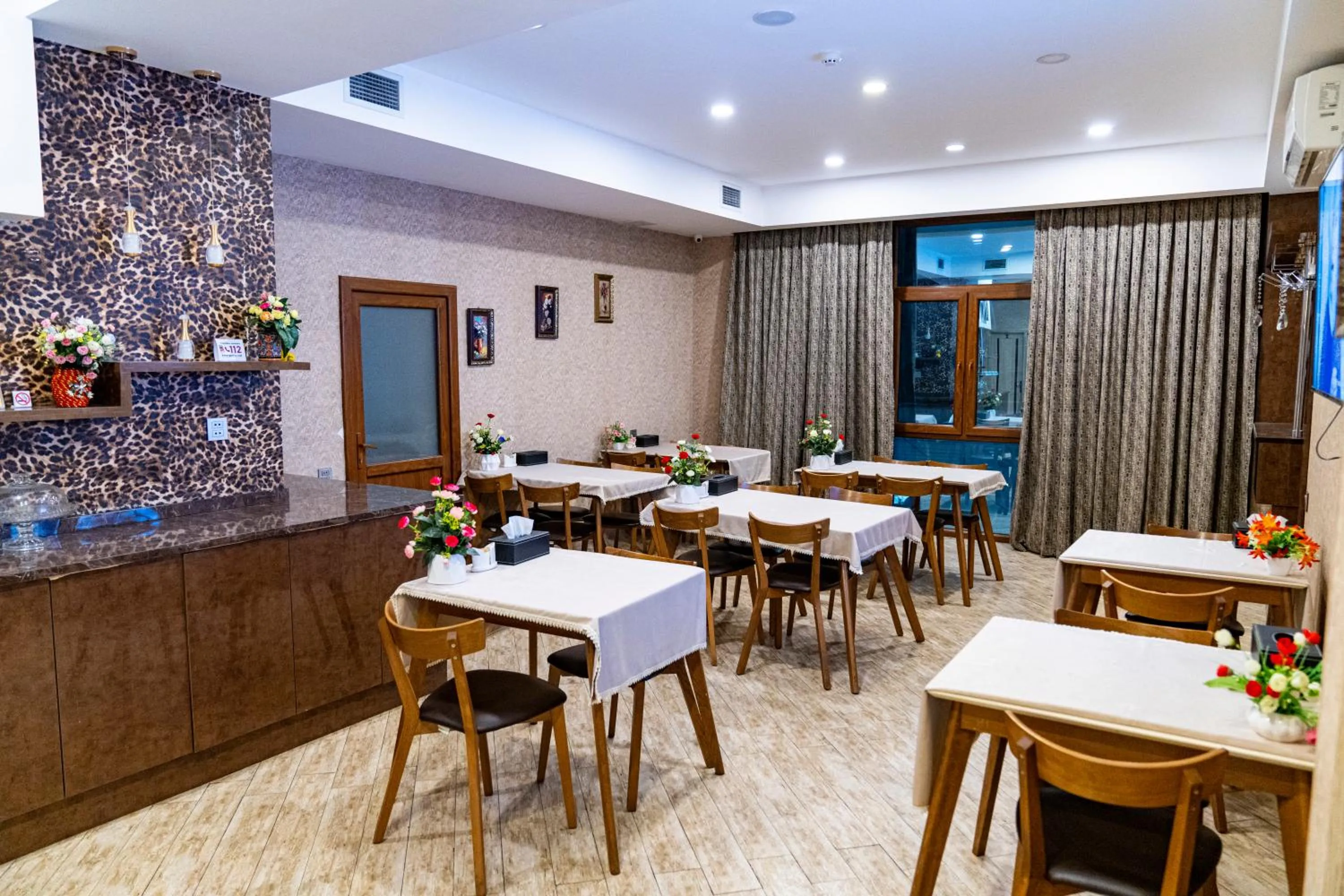 Restaurant/places to eat in Sebail Inn Hotel Badamdar and Shah Hostel