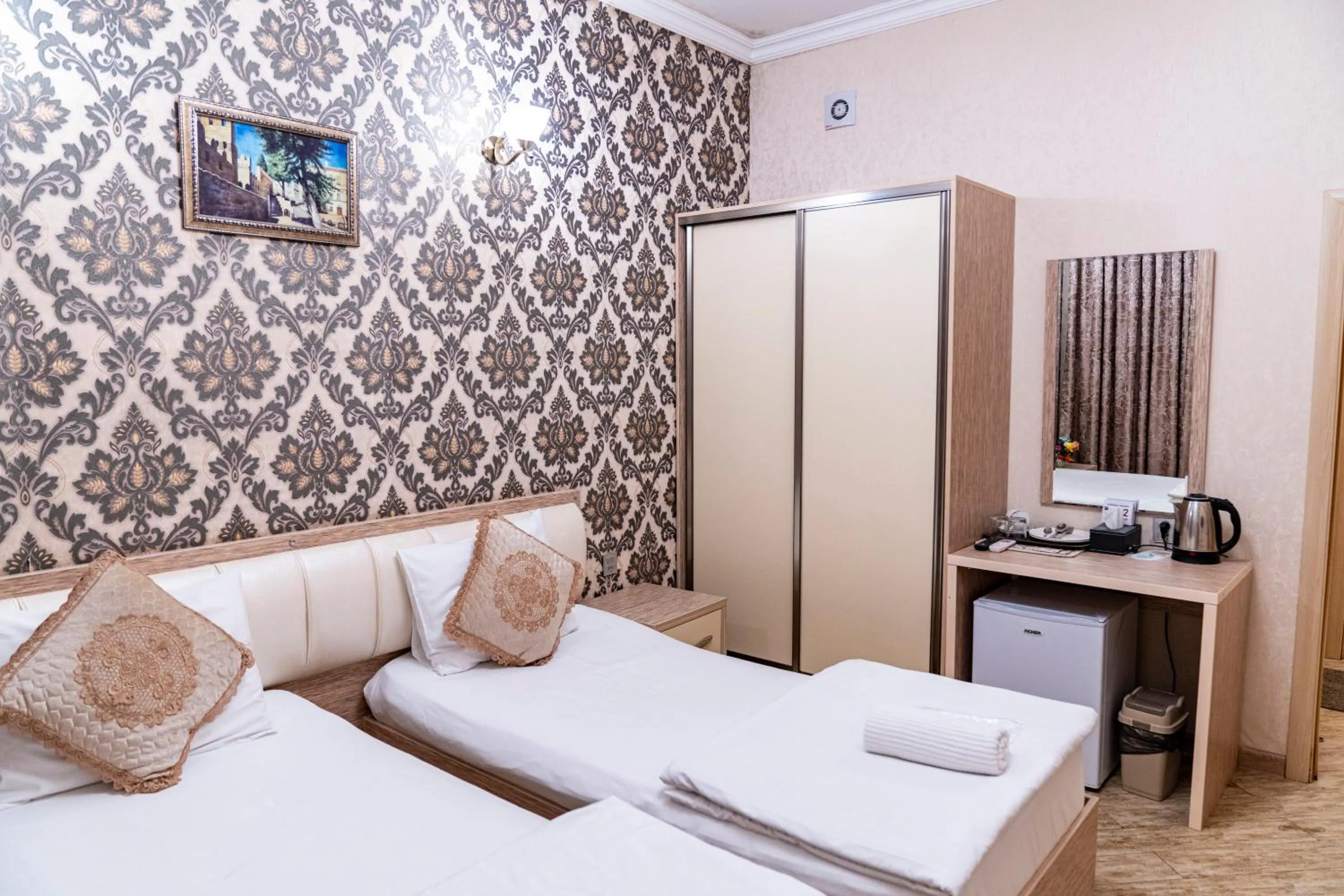 Bed in Sebail Inn Hotel Badamdar and Shah Hostel