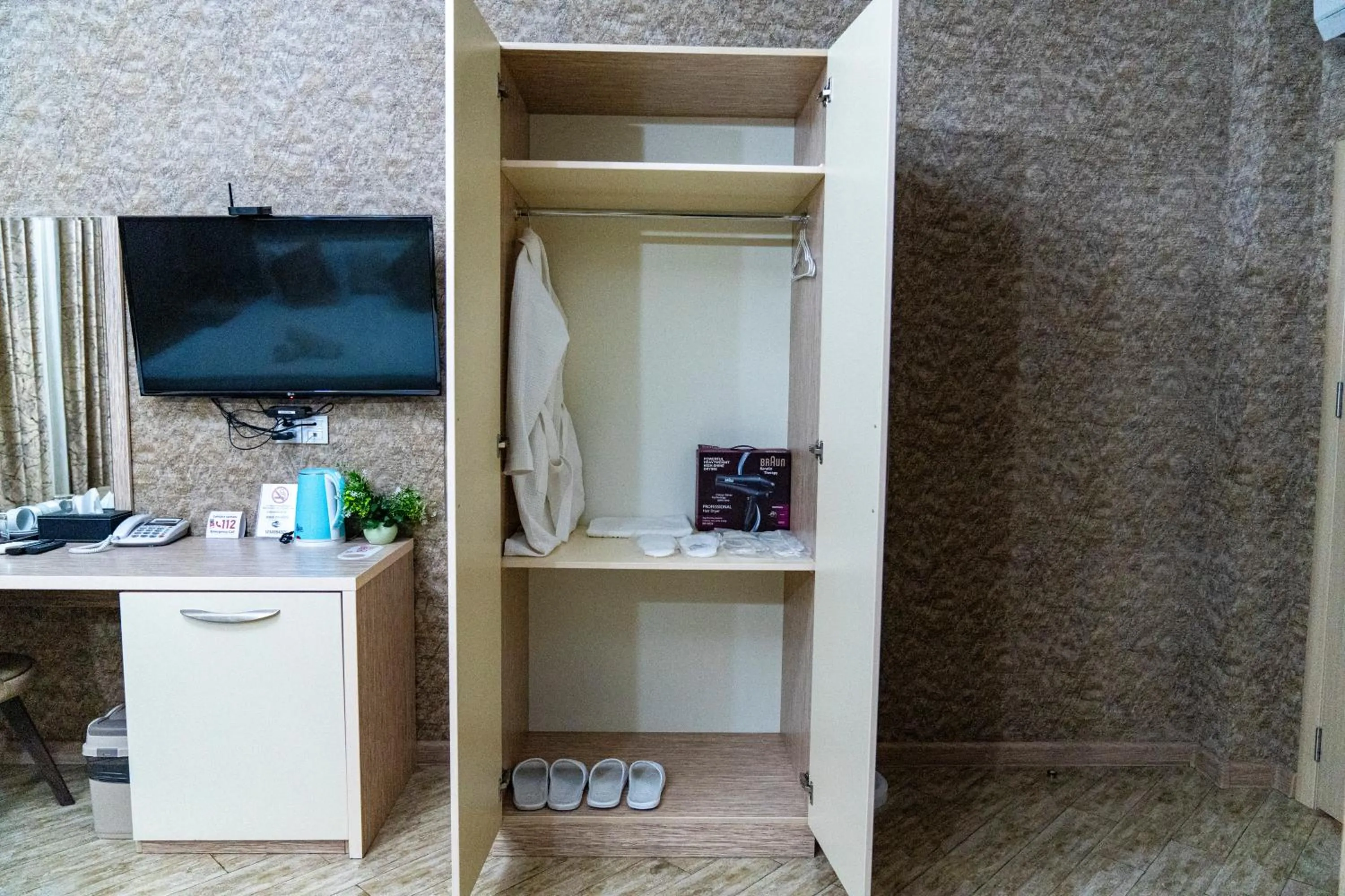 TV and multimedia in Sebail Inn Hotel Badamdar and Shah Hostel