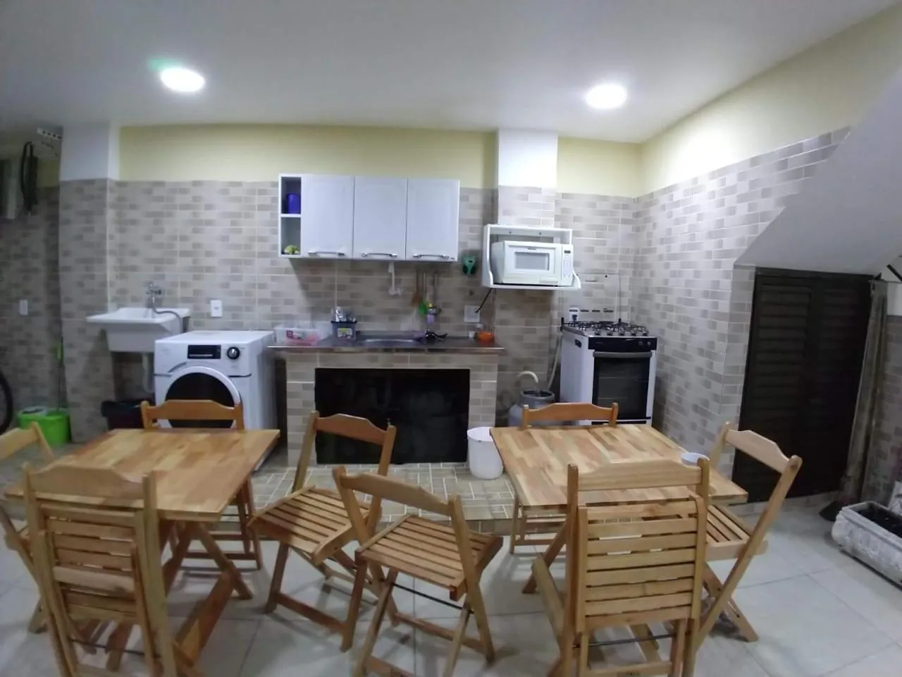 Communal kitchen in Pousada Ninho da Coruja