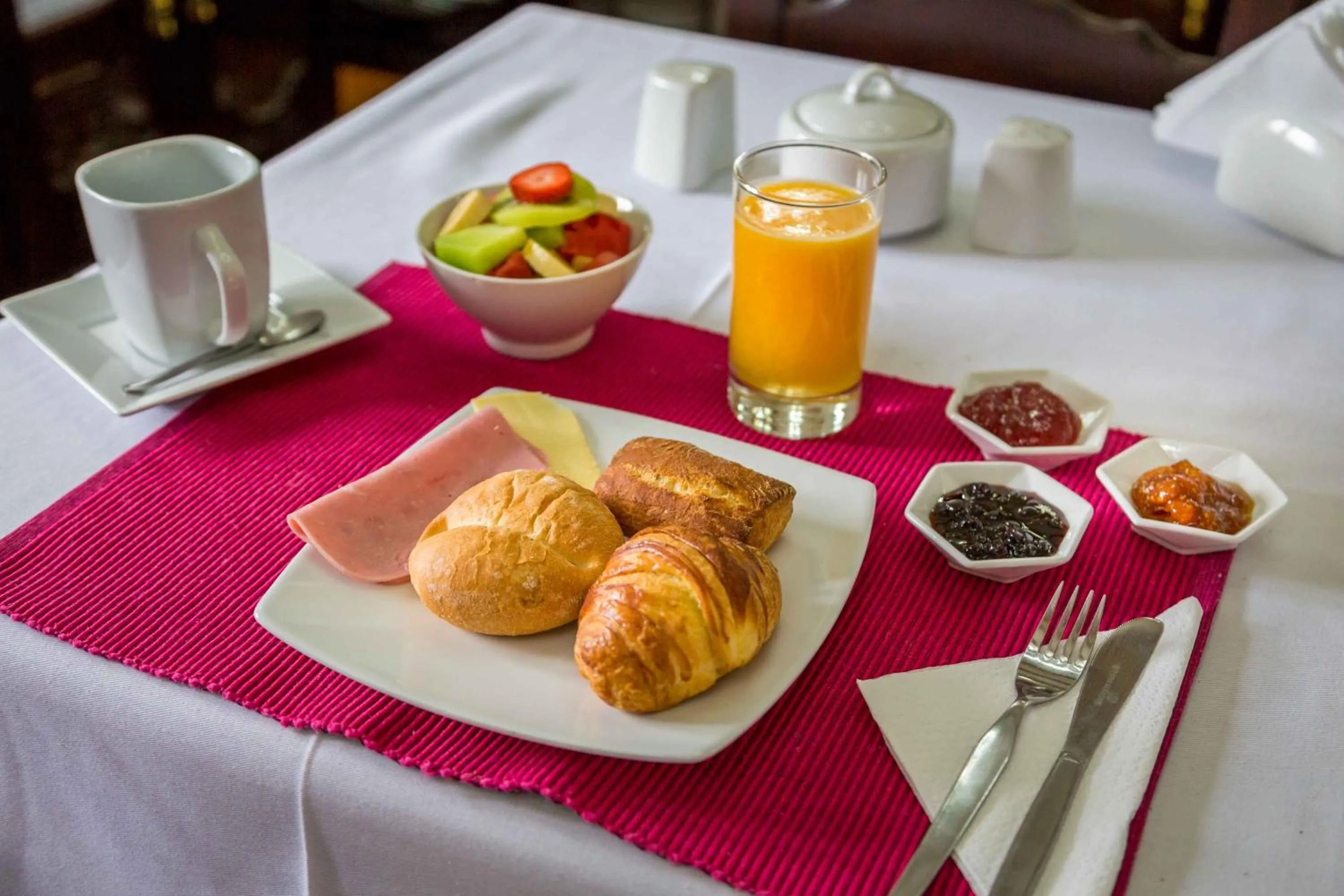 Buffet breakfast in Illa Hotel