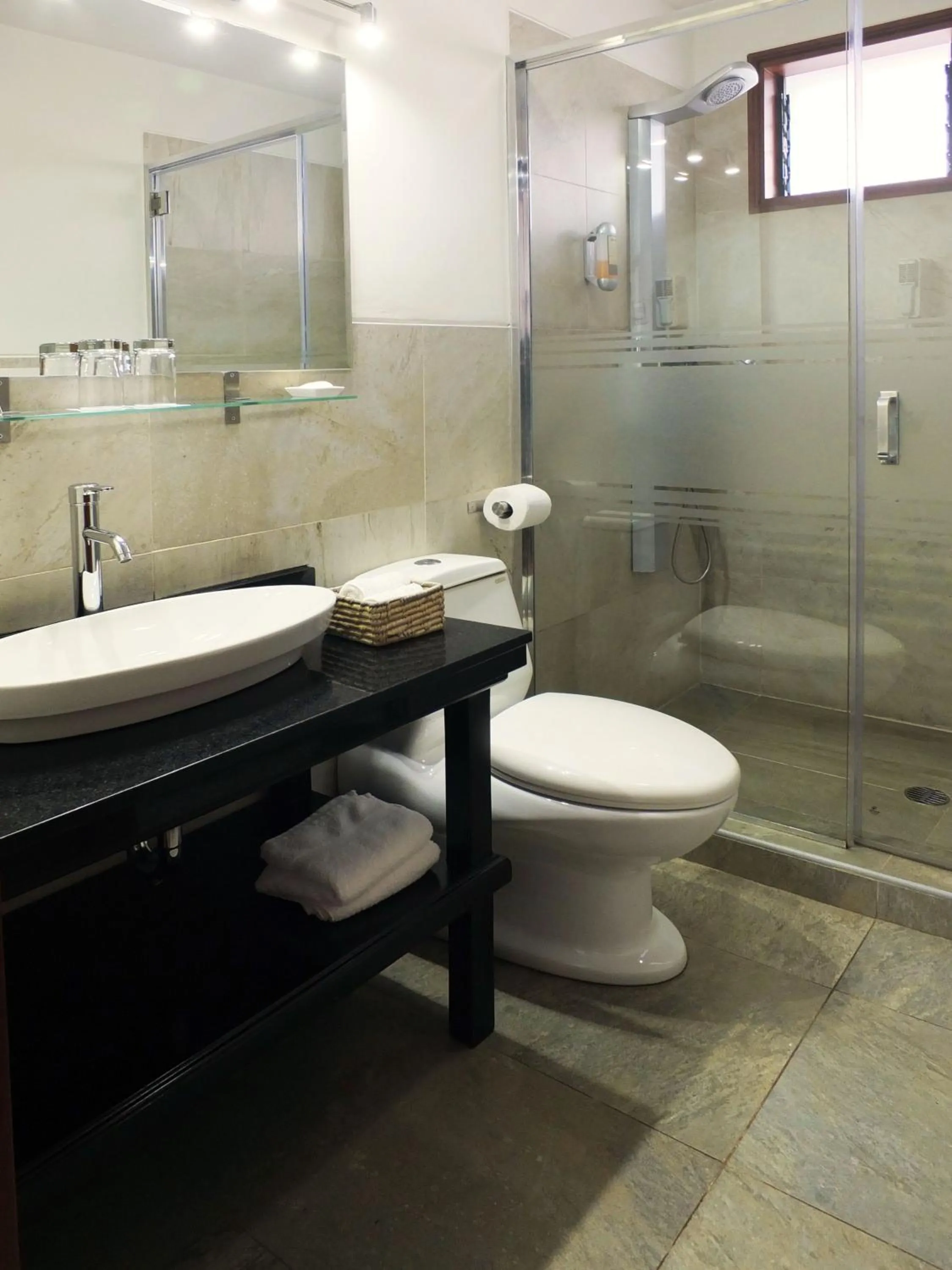 Bathroom in Illa Hotel