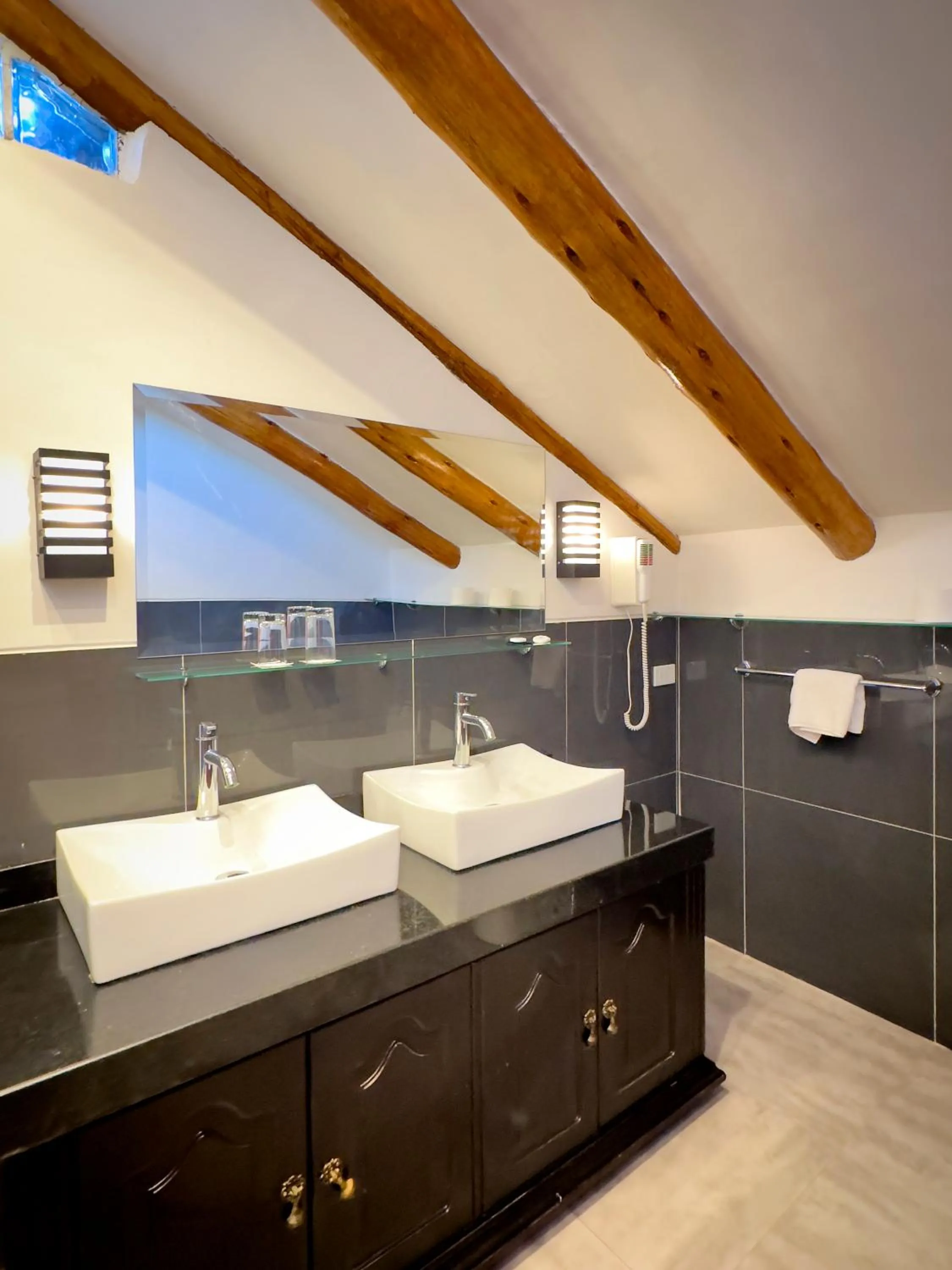 Bathroom in Illa Hotel