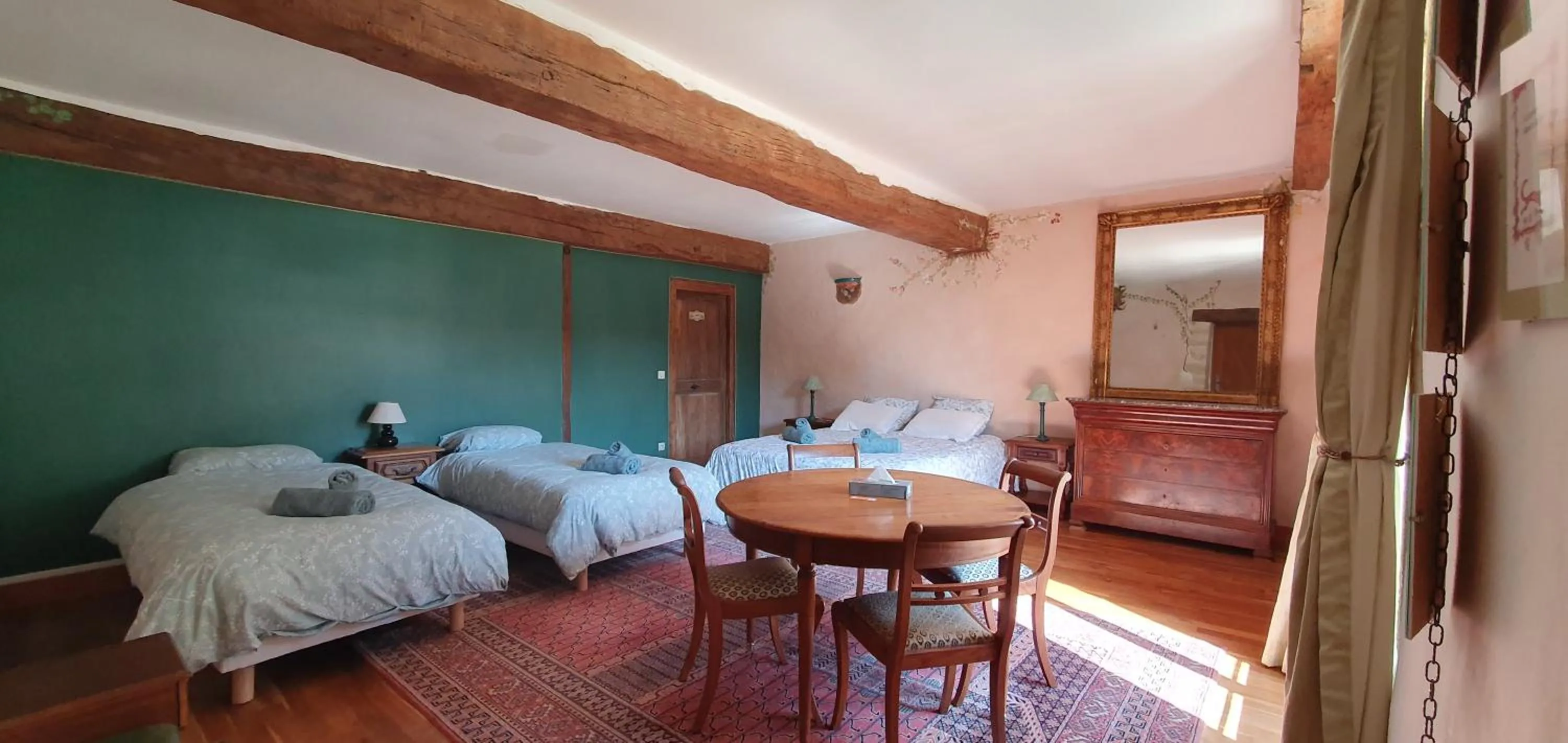 Quadruple Room with Shower in La Grande Vesvre