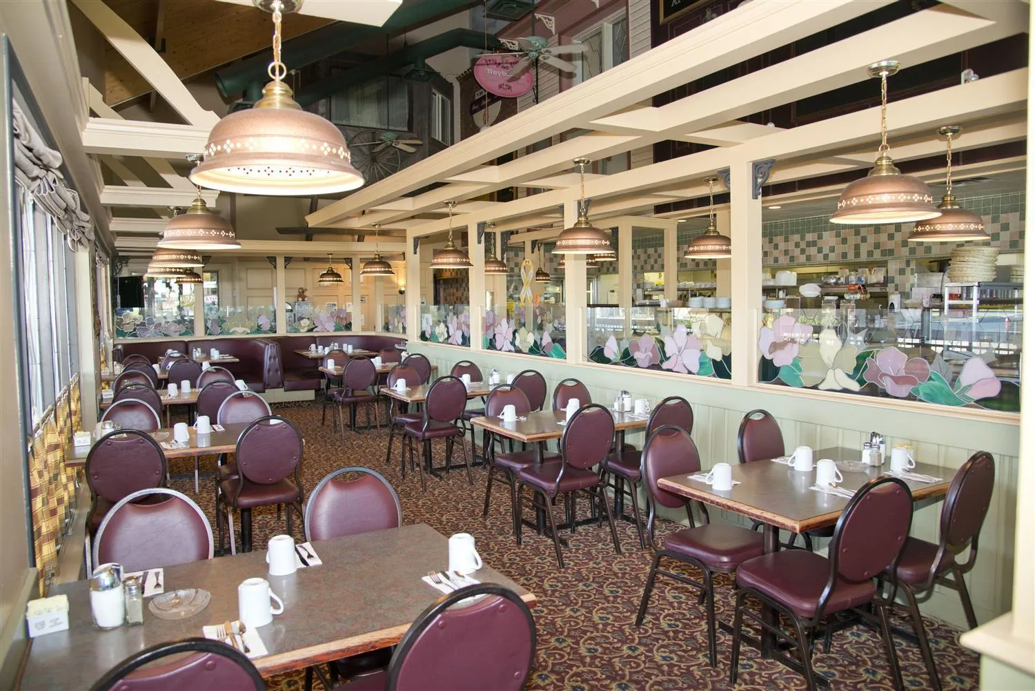 Lounge or bar in Canadas Best Value Inn Whitecourt