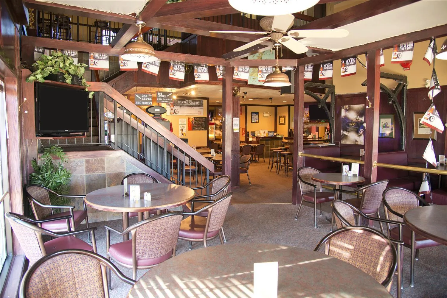 Lounge or bar in Canadas Best Value Inn Whitecourt