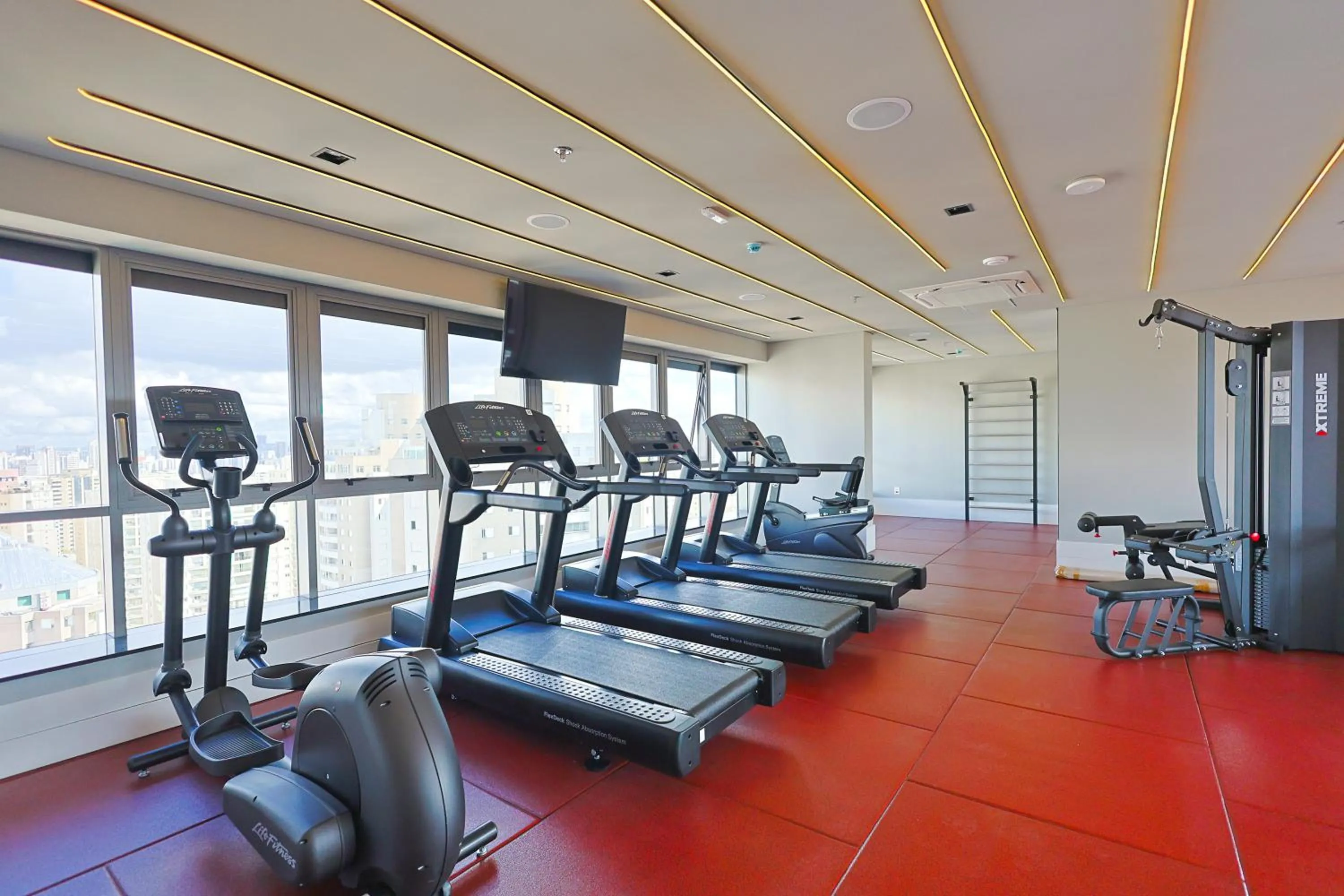 Fitness centre/facilities in Radisson RED Ibirapuera