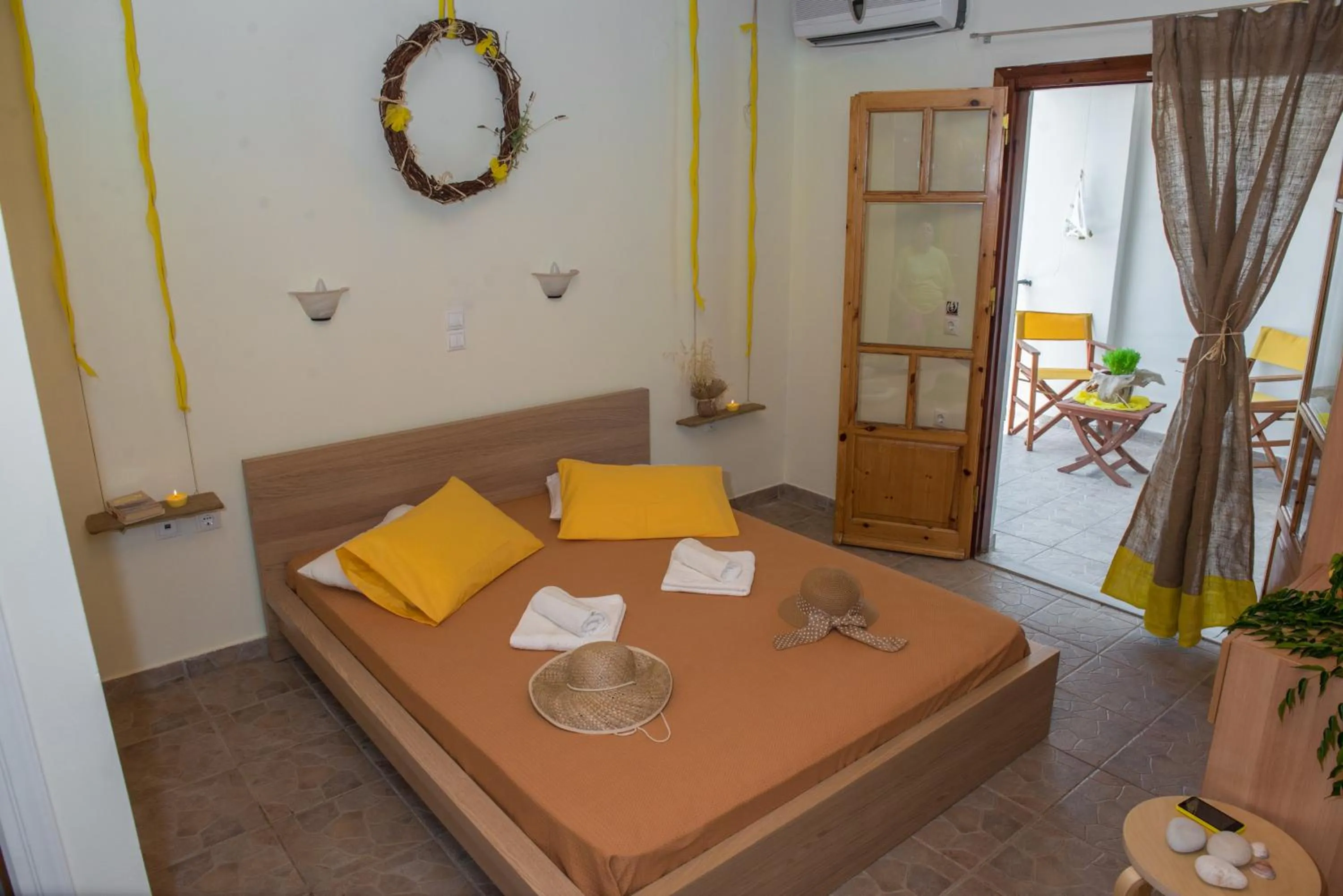 Day, Bed in Summer Bed Nydri