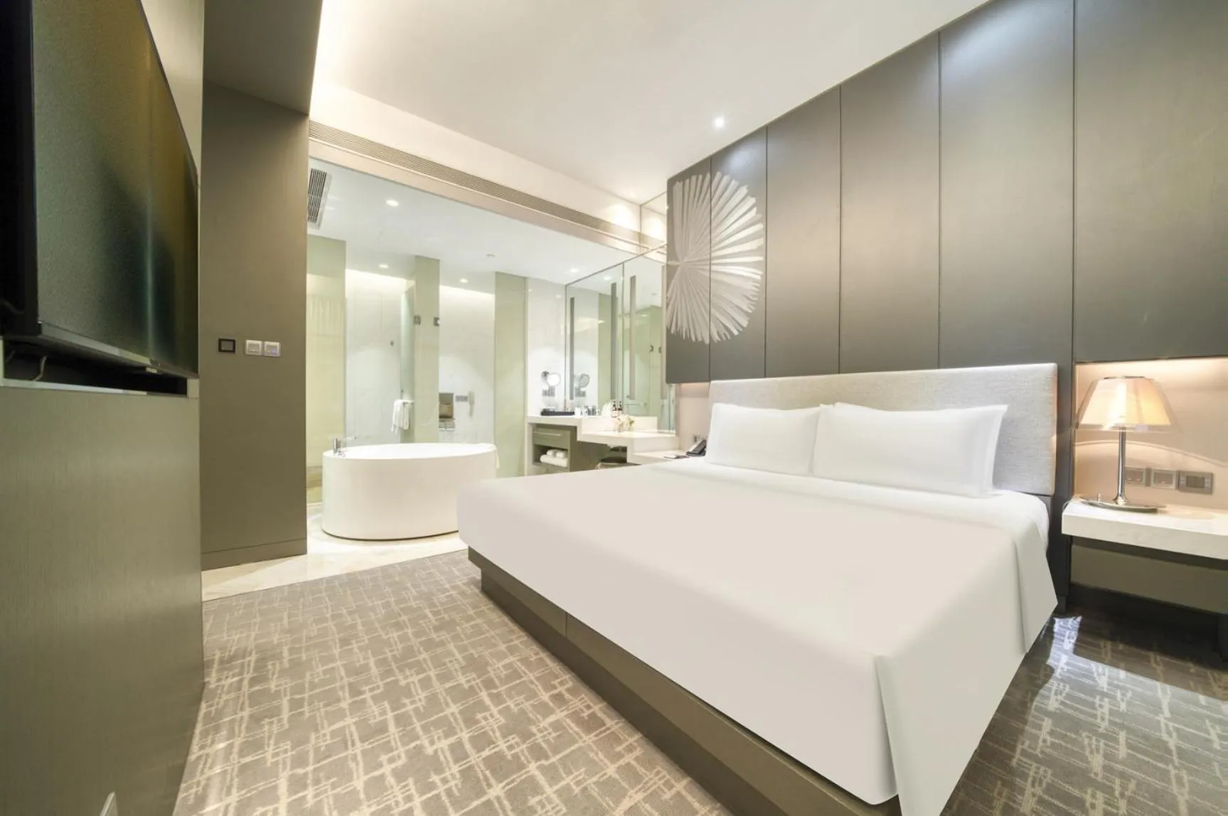 Photo of the whole room, Bed in Hangzhou Tower Hotel