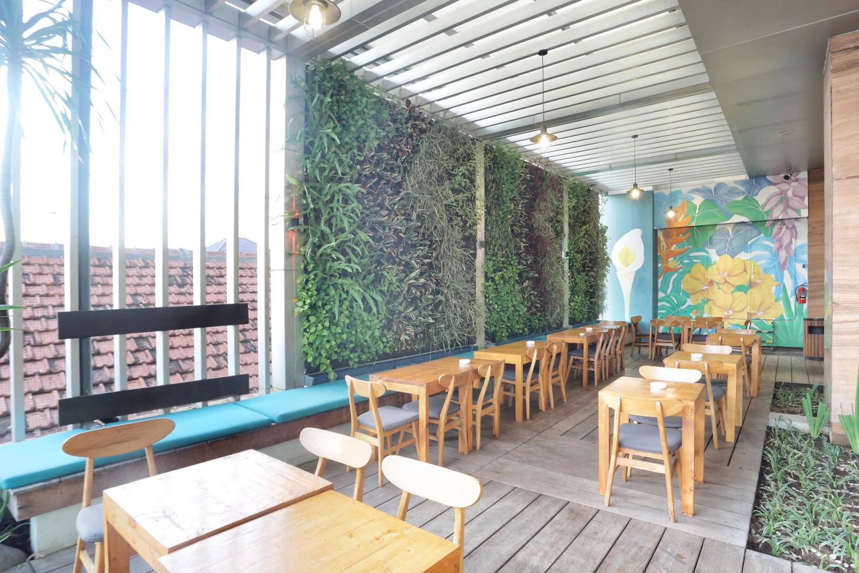 Restaurant/places to eat in Holiday Inn Express Semarang Simpang Lima by IHG