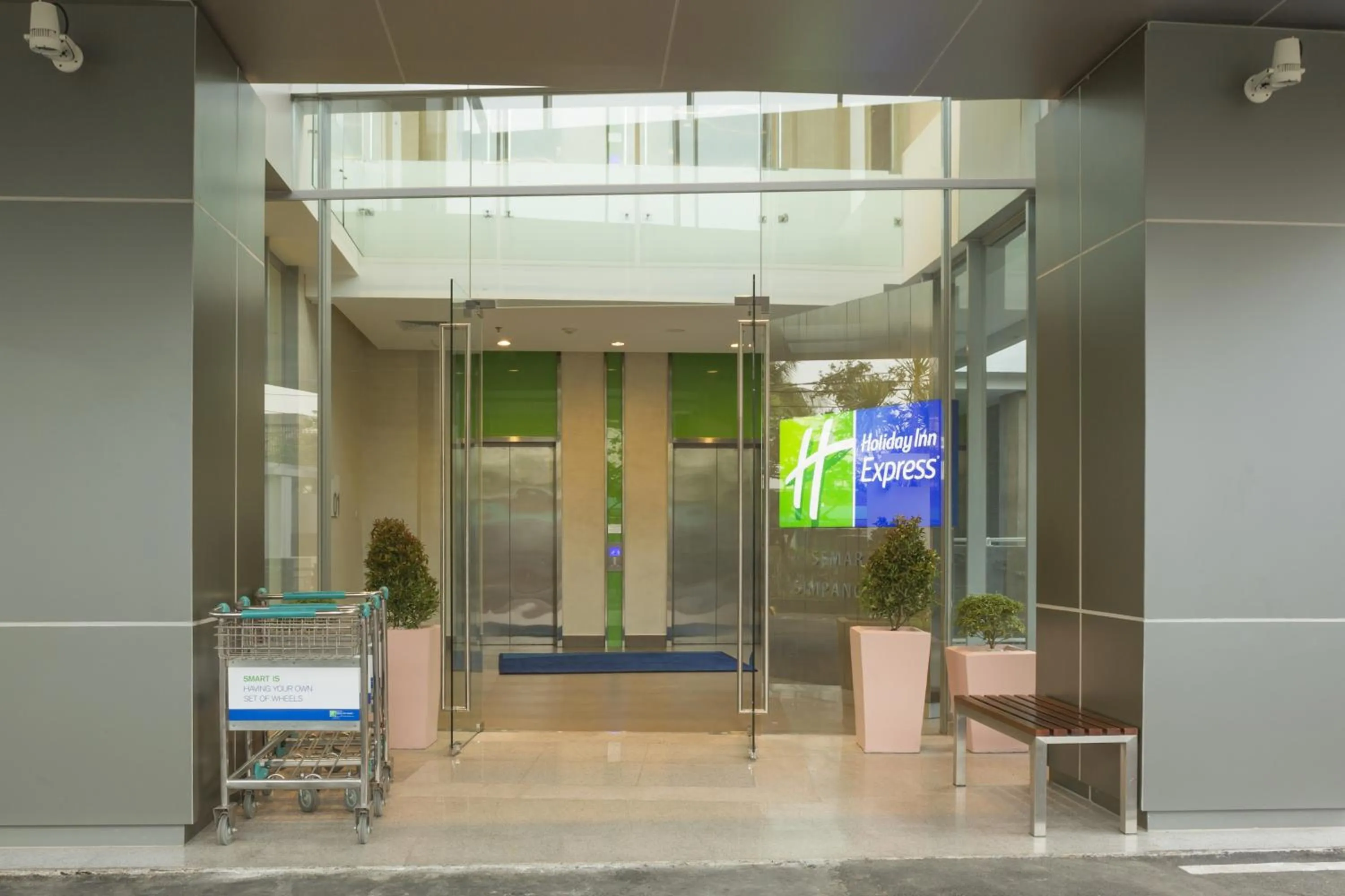 Facade/entrance in Holiday Inn Express Semarang Simpang Lima by IHG