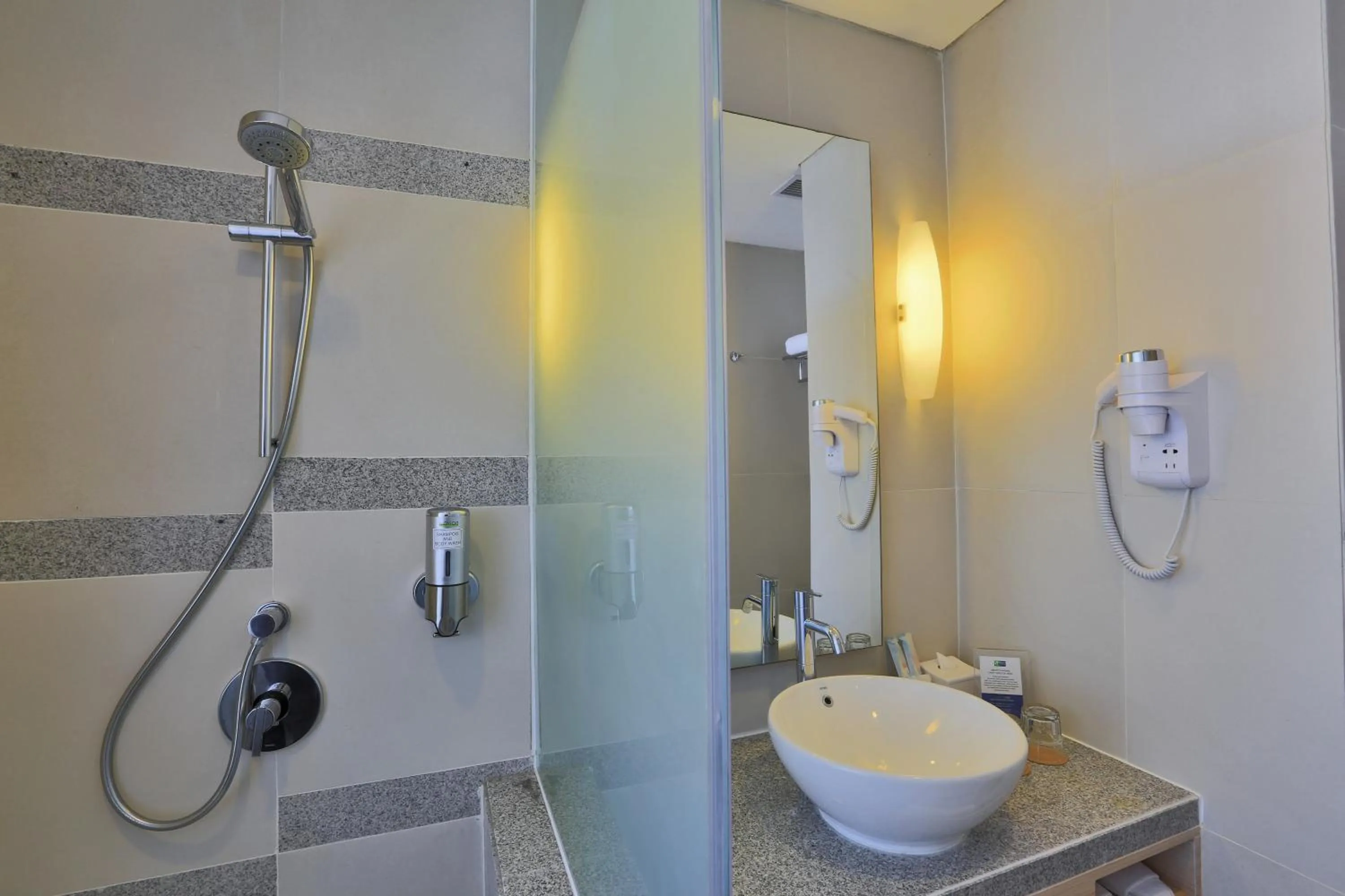 Shower in Holiday Inn Express Semarang Simpang Lima by IHG