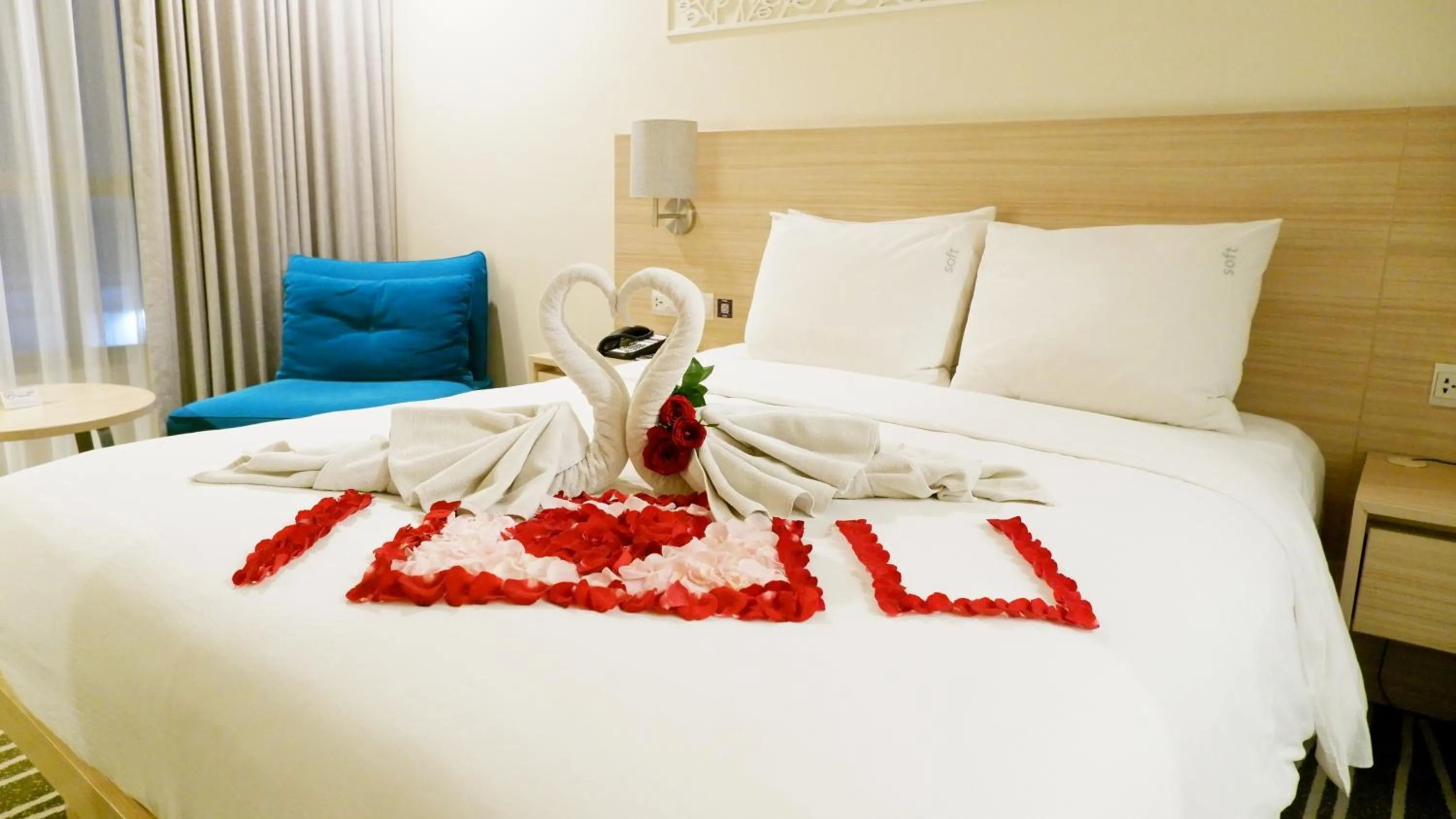 Bed in Holiday Inn Express Semarang Simpang Lima by IHG