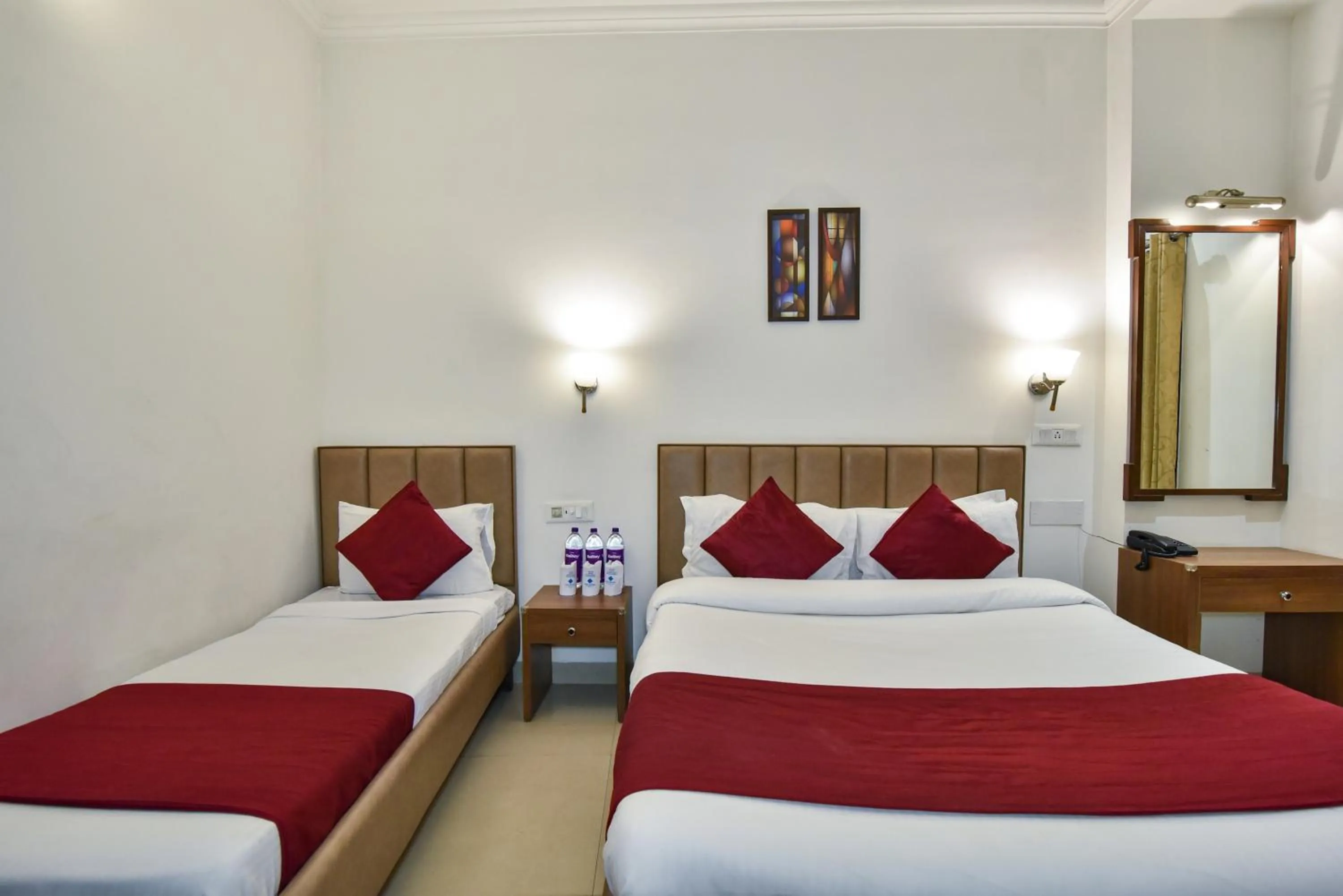 Bed in Hotel Sapphire Opposite Golden Temple