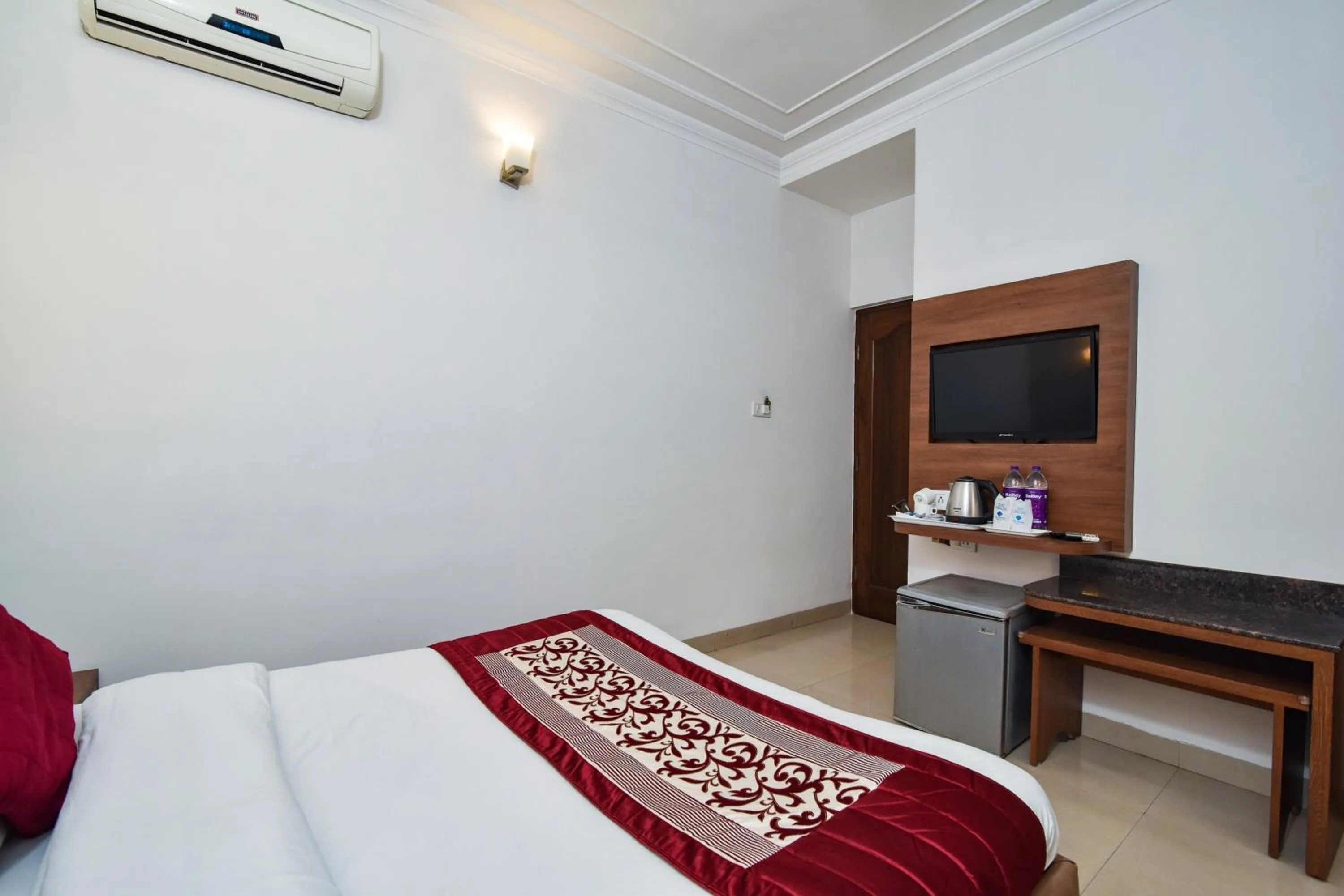 Bed in Hotel Sapphire Opposite Golden Temple