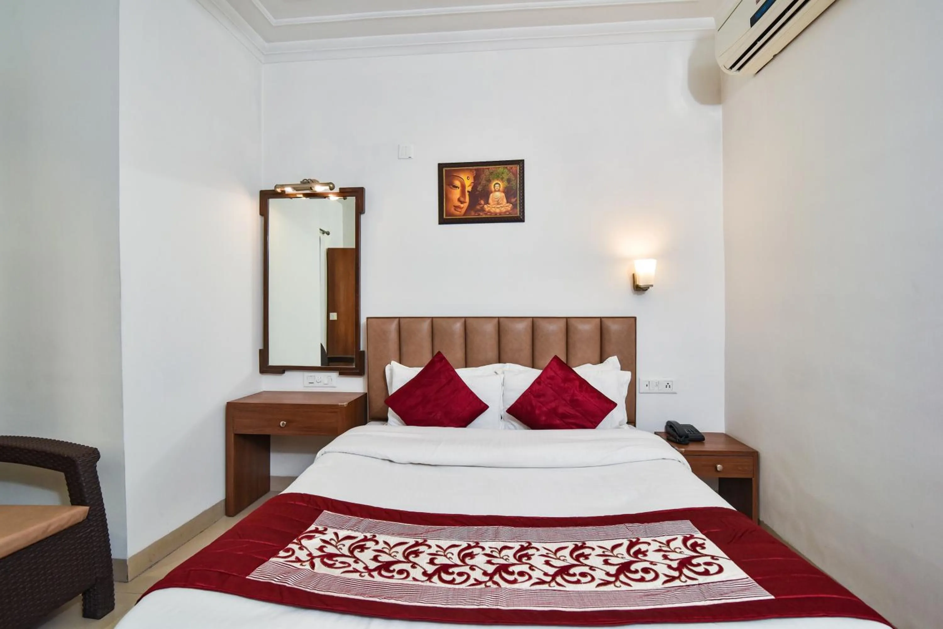 Bed in Hotel Sapphire Opposite Golden Temple