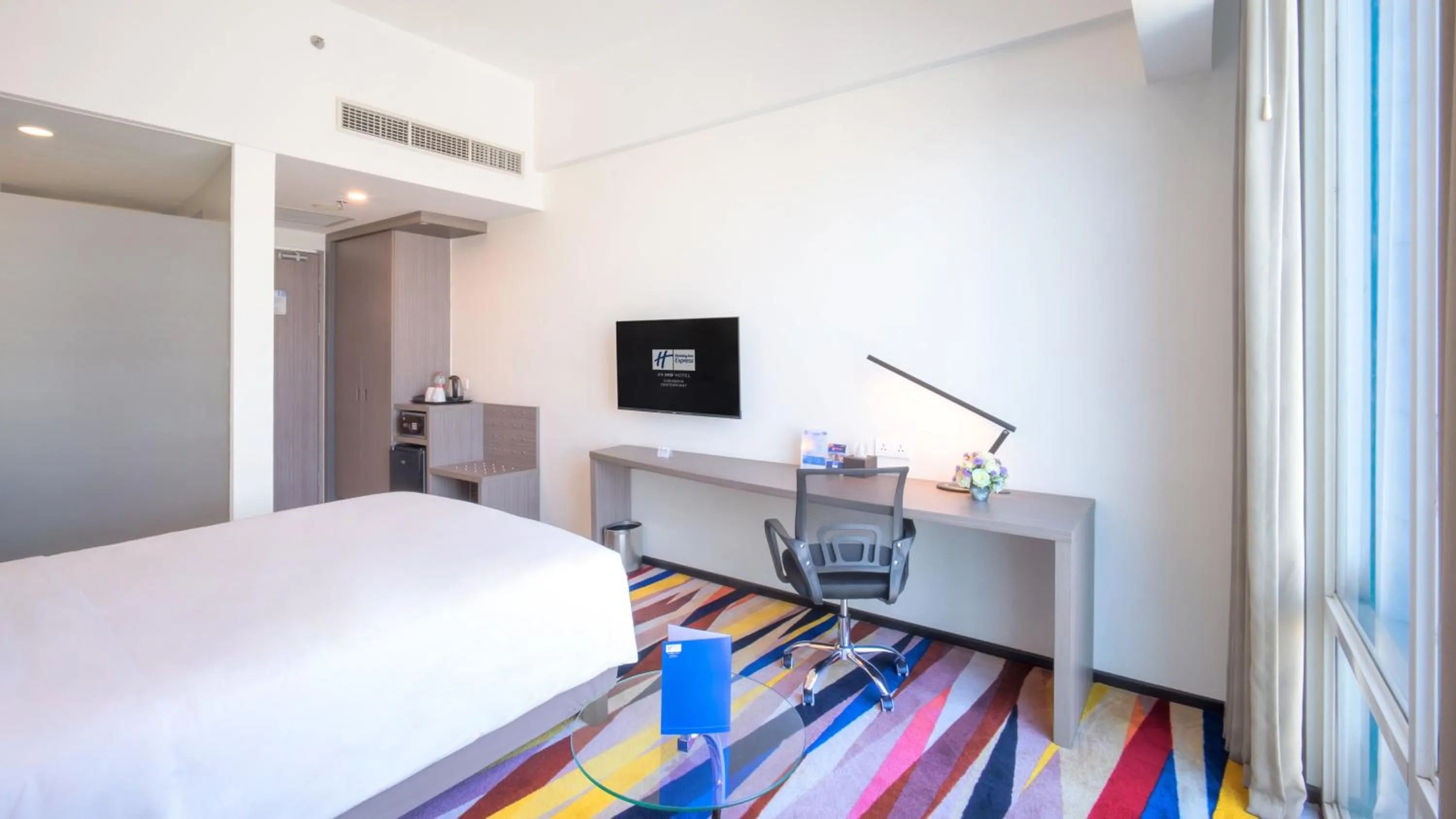 Photo of the whole room, Bed in Holiday Inn Express Surabaya CenterPoint by IHG