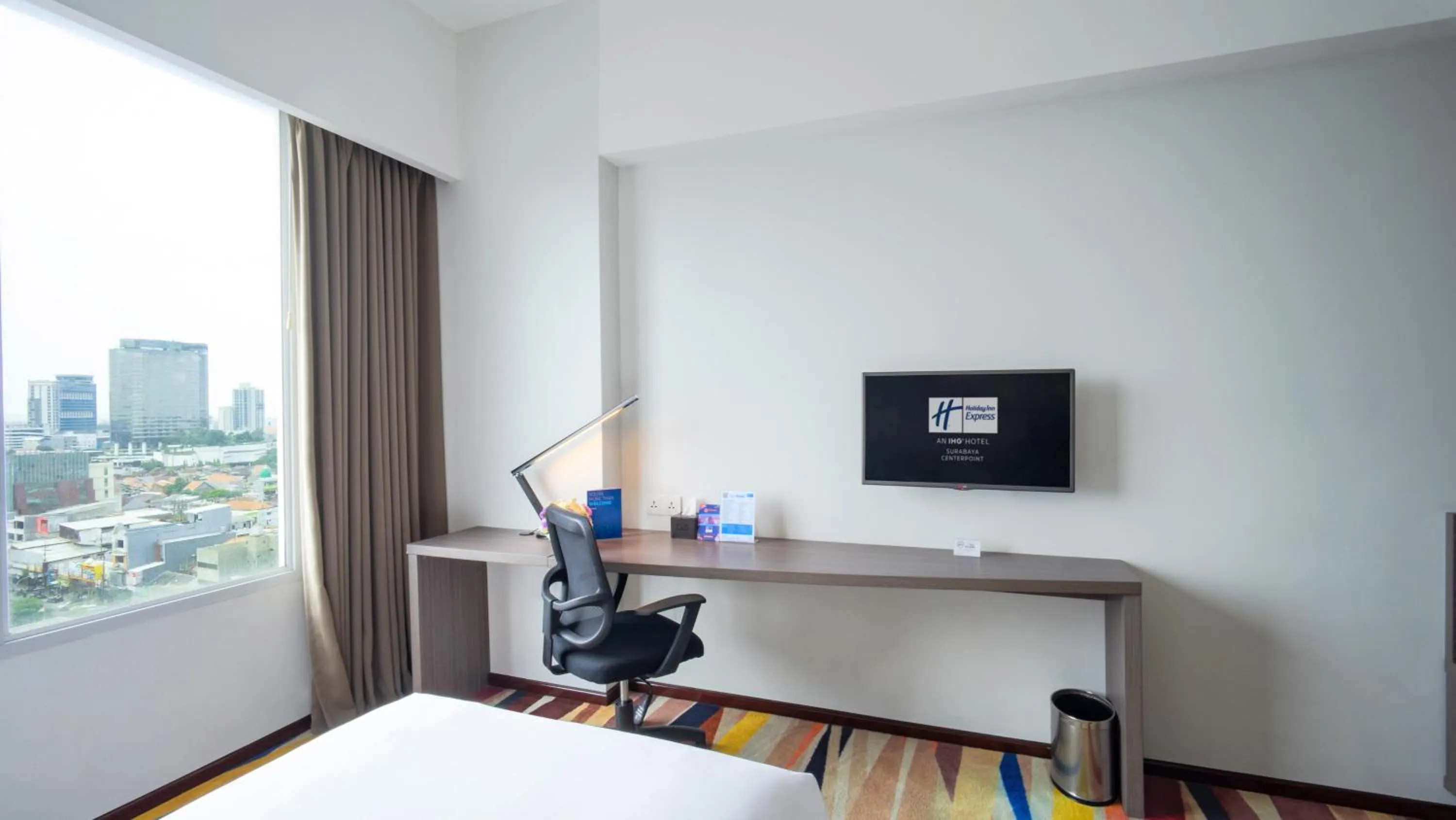 Photo of the whole room, Bed in Holiday Inn Express Surabaya CenterPoint by IHG