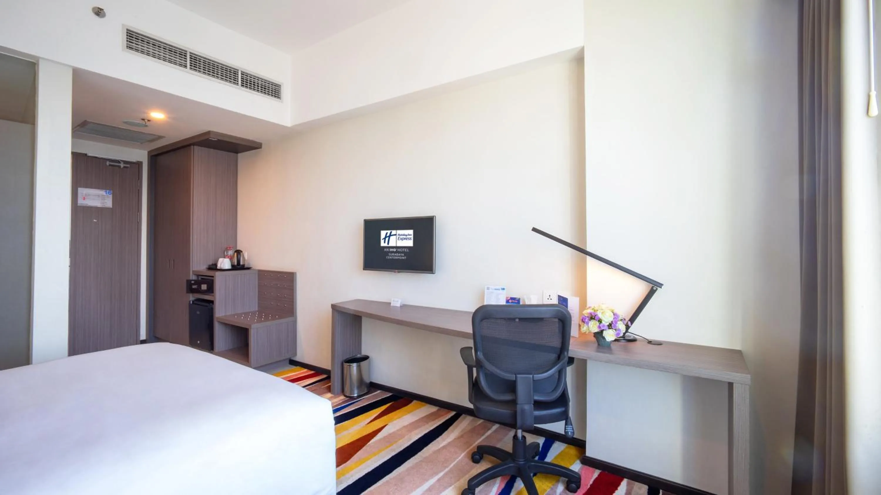 Photo of the whole room, Bed in Holiday Inn Express Surabaya CenterPoint by IHG