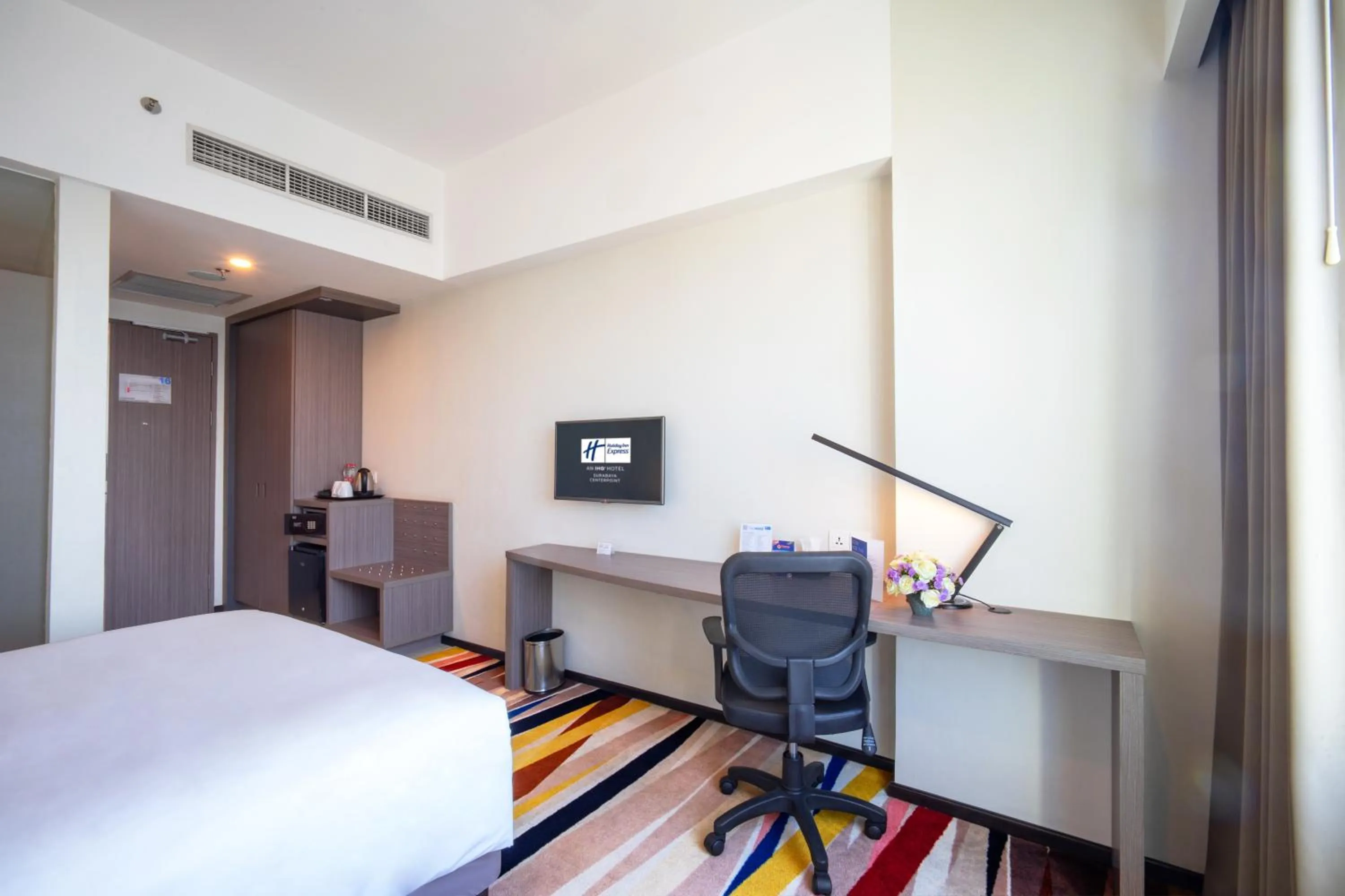 Bed in Holiday Inn Express Surabaya CenterPoint by IHG