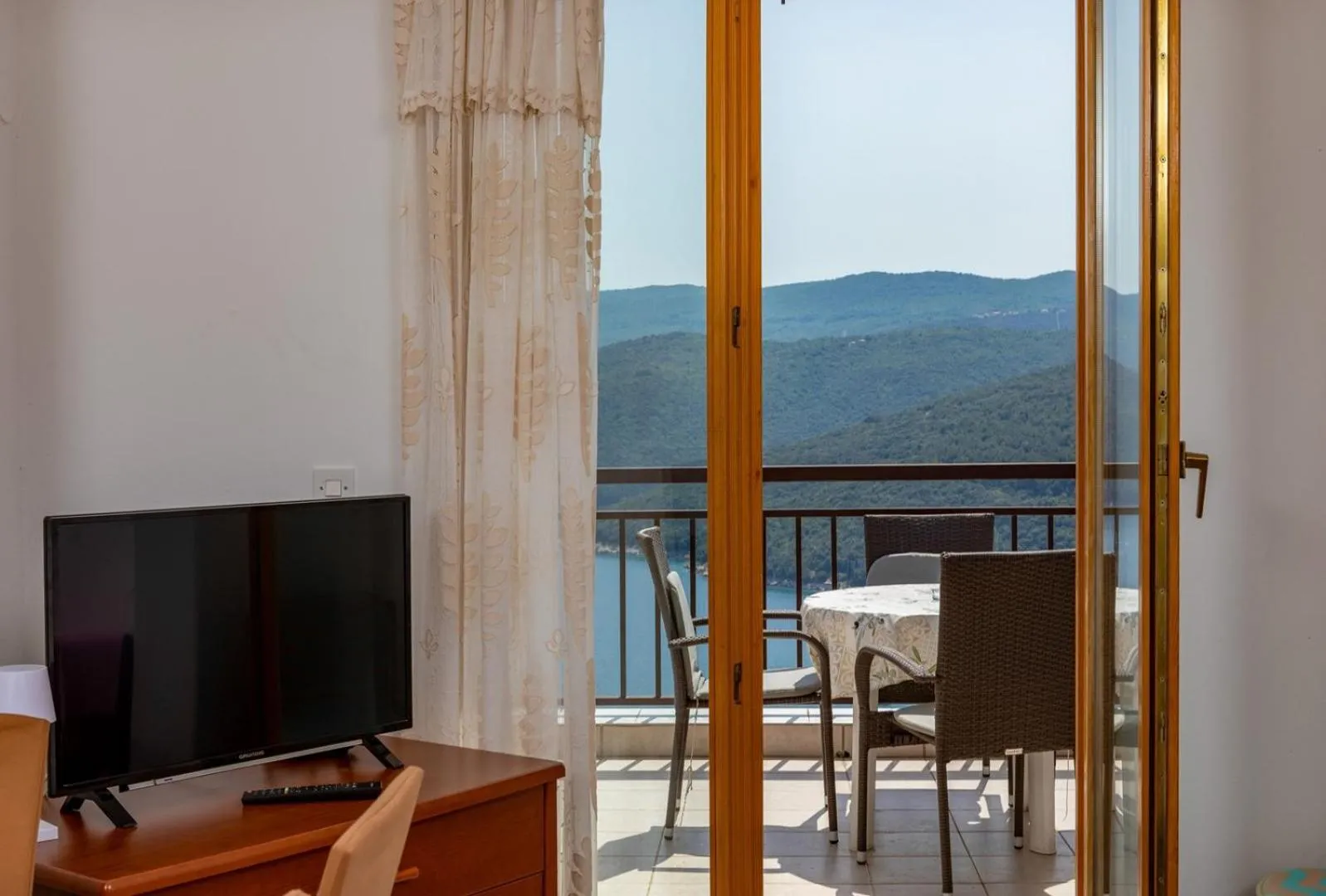 Apartments Pino Rabac