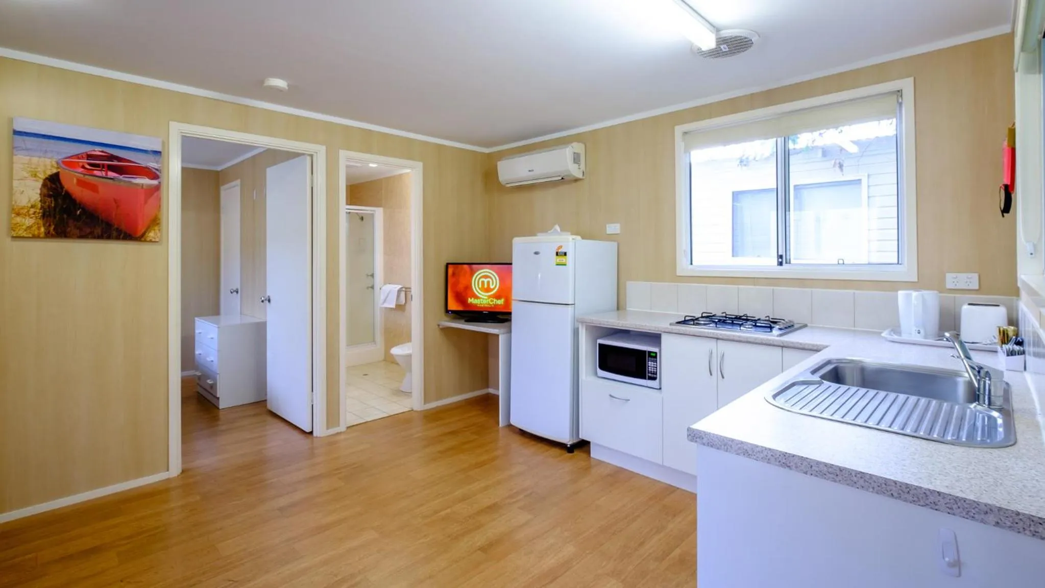 Kitchen or kitchenette in Australind Tourist Park