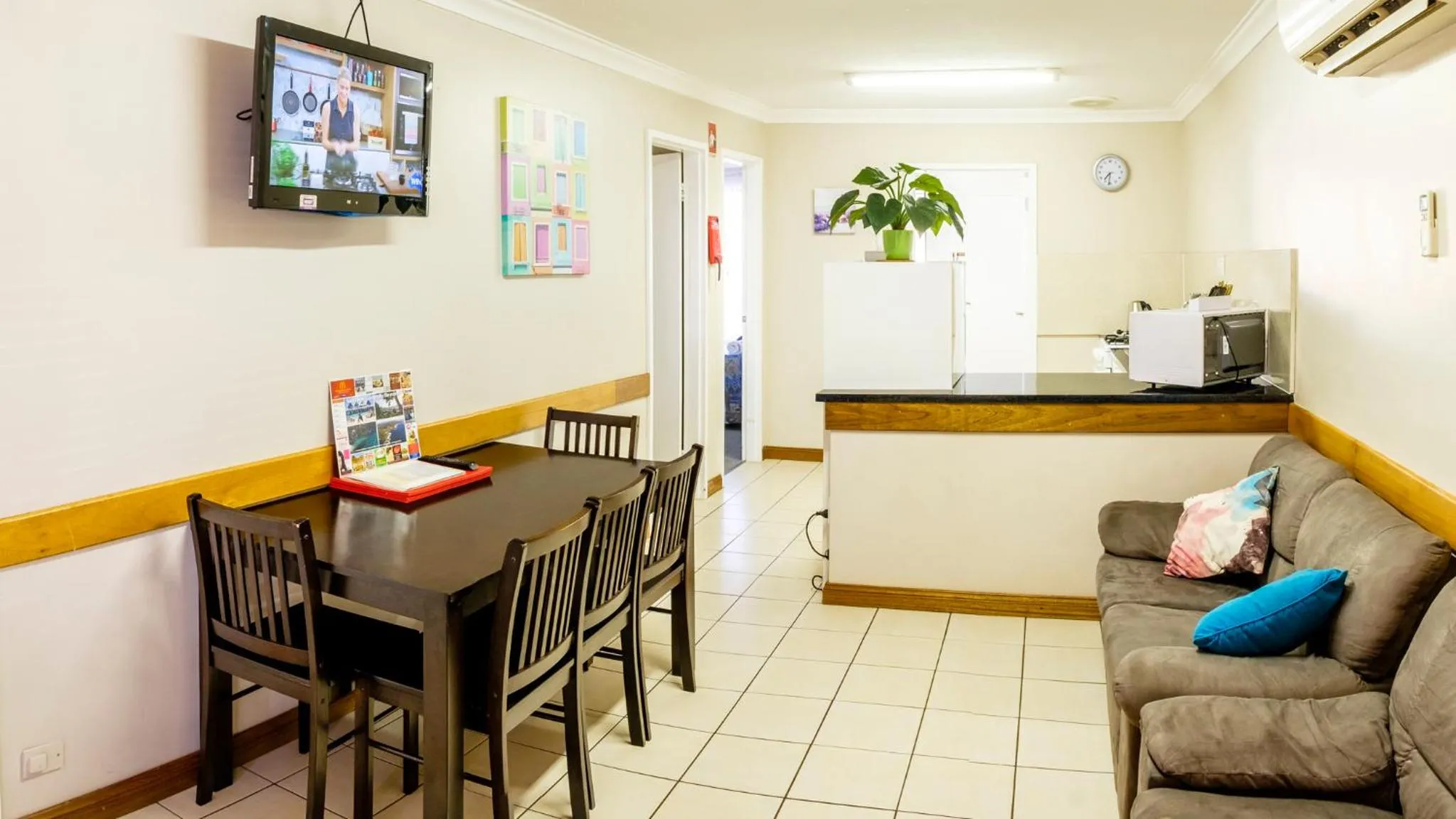 Photo of the whole room in Australind Tourist Park