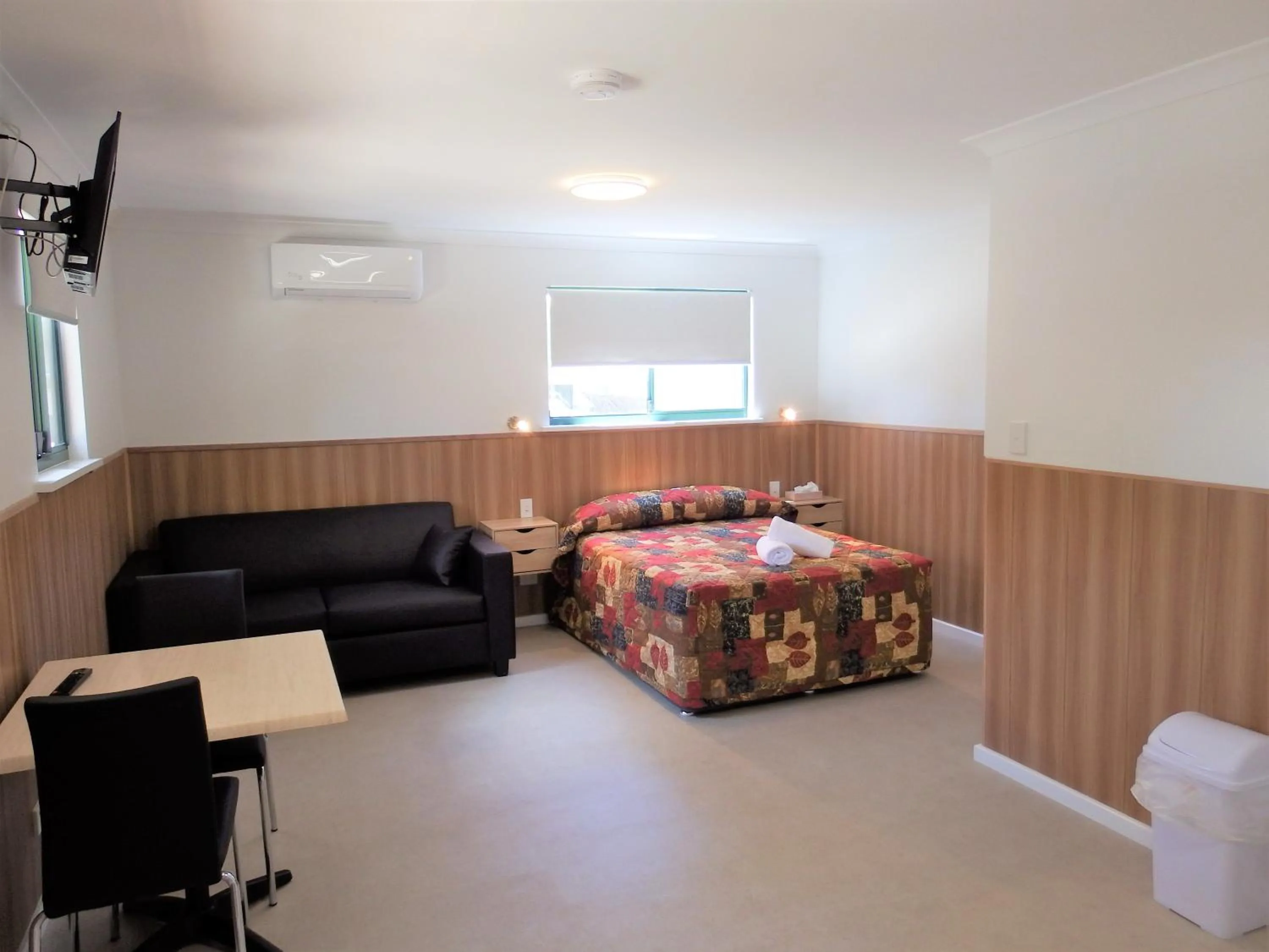 Photo of the whole room, Bed in Australind Tourist Park