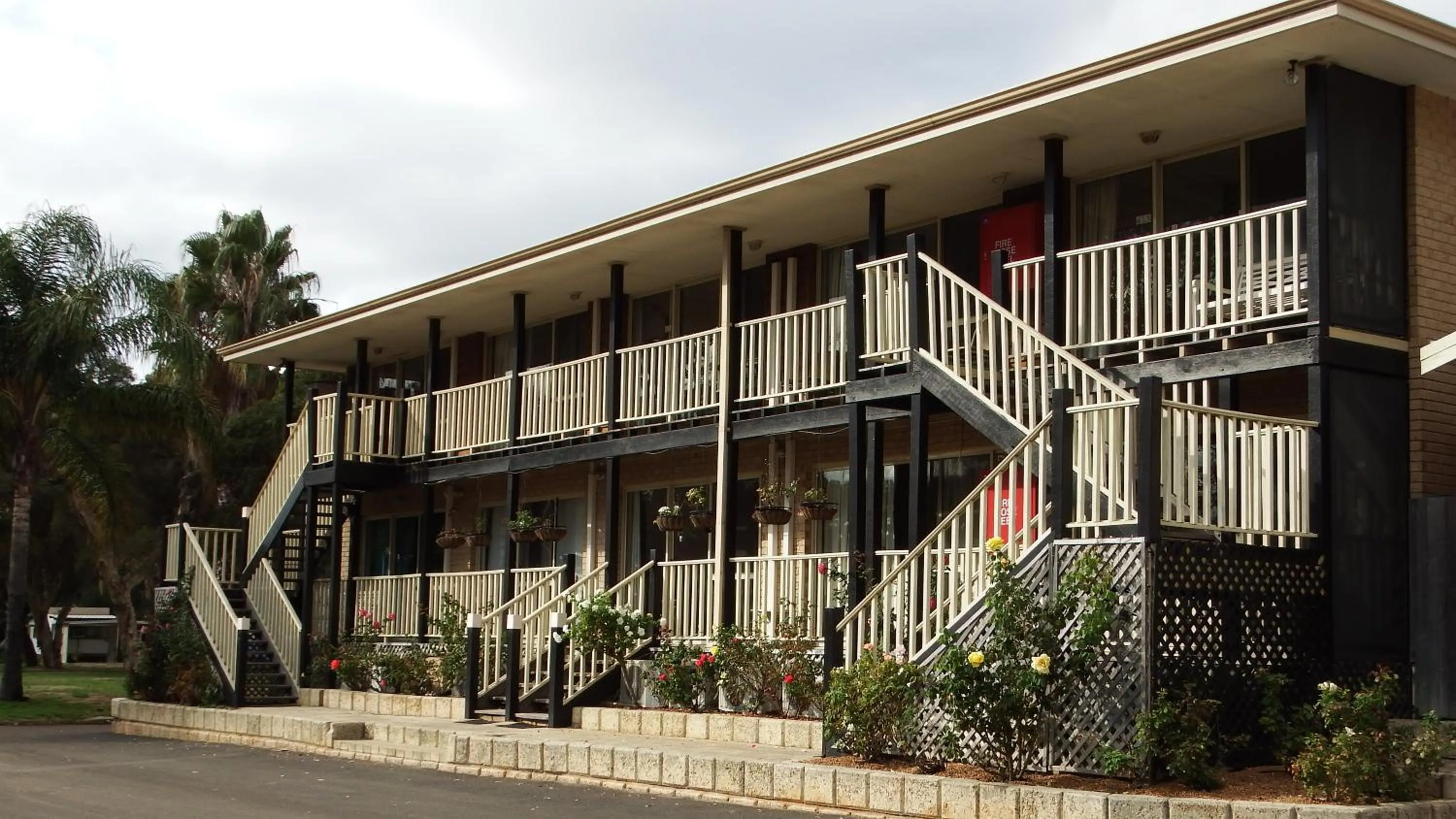 Property building in Australind Tourist Park