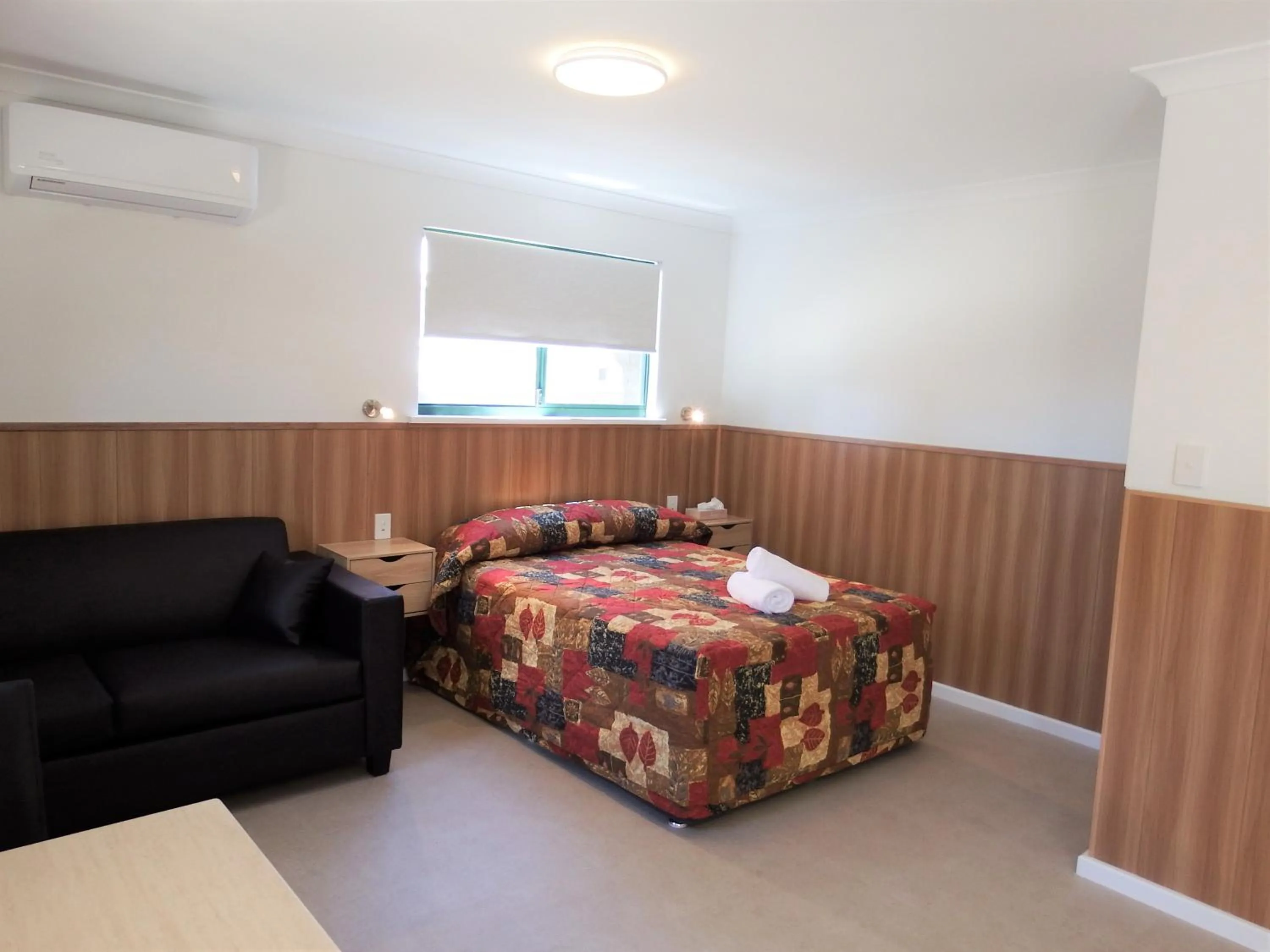Bedroom, Bed in Australind Tourist Park