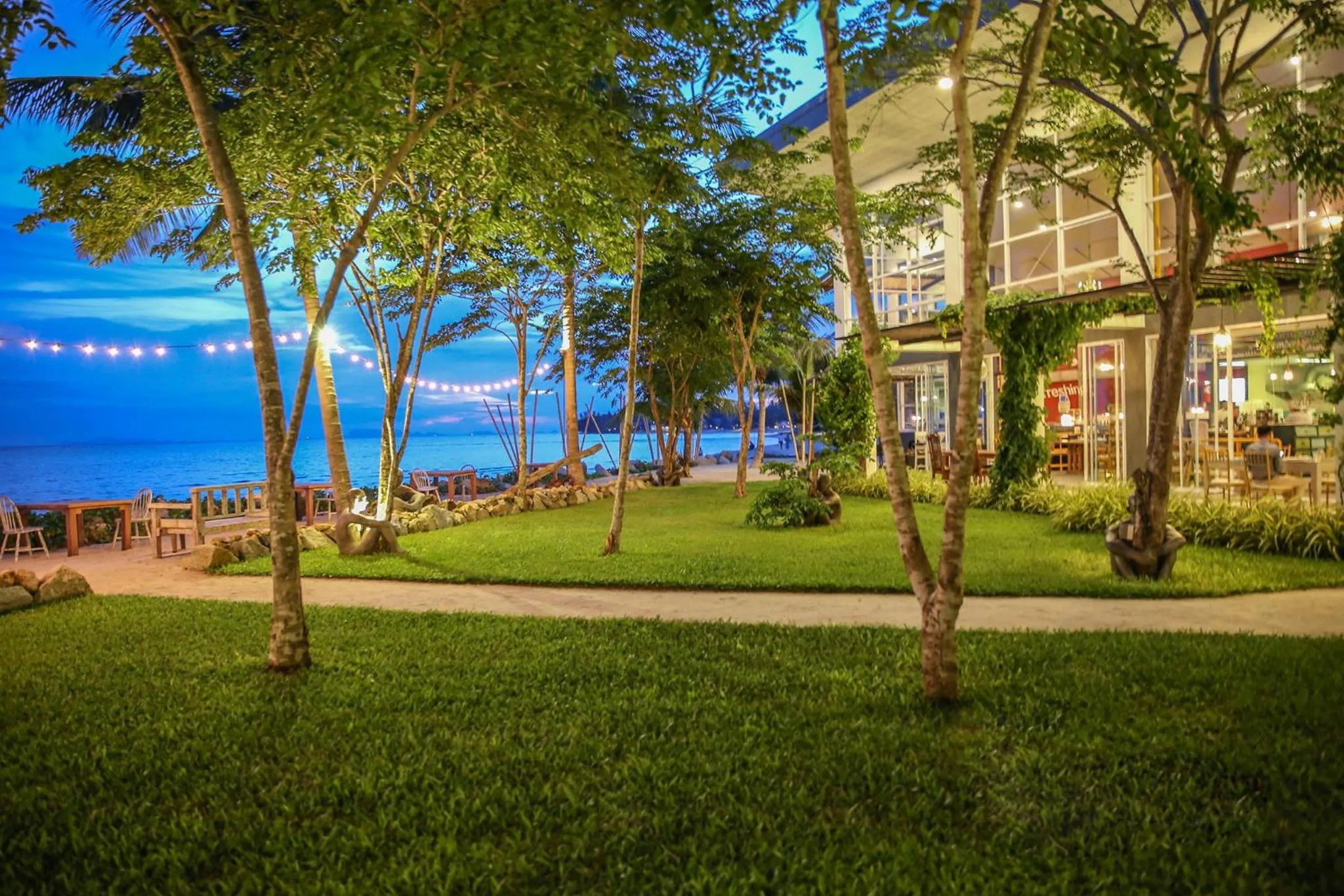 Restaurant/places to eat in Summer Luxury Beach Resort & Spa