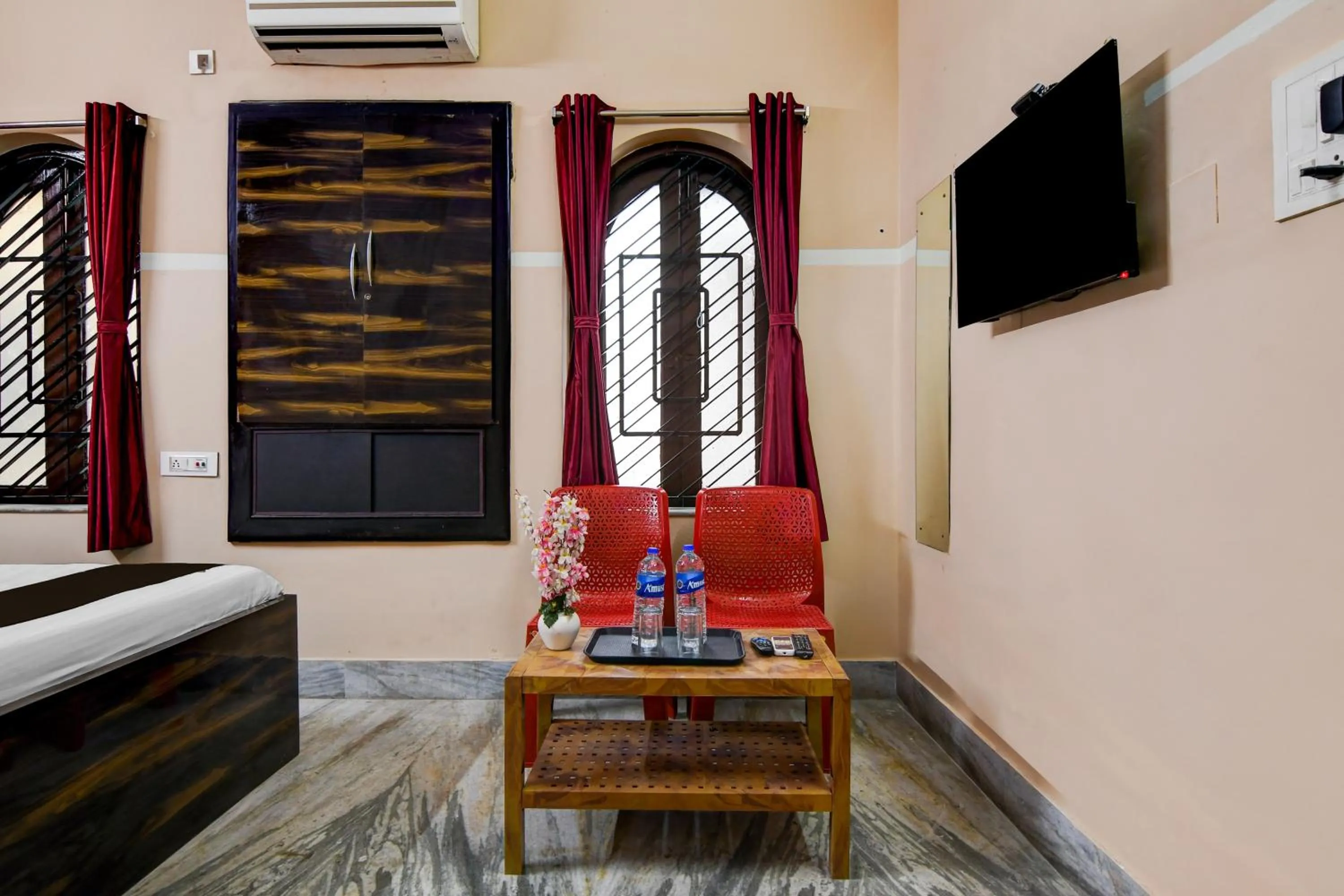 Bedroom in Super Hotel O NSCB International Airport Formerly Bougain Villa
