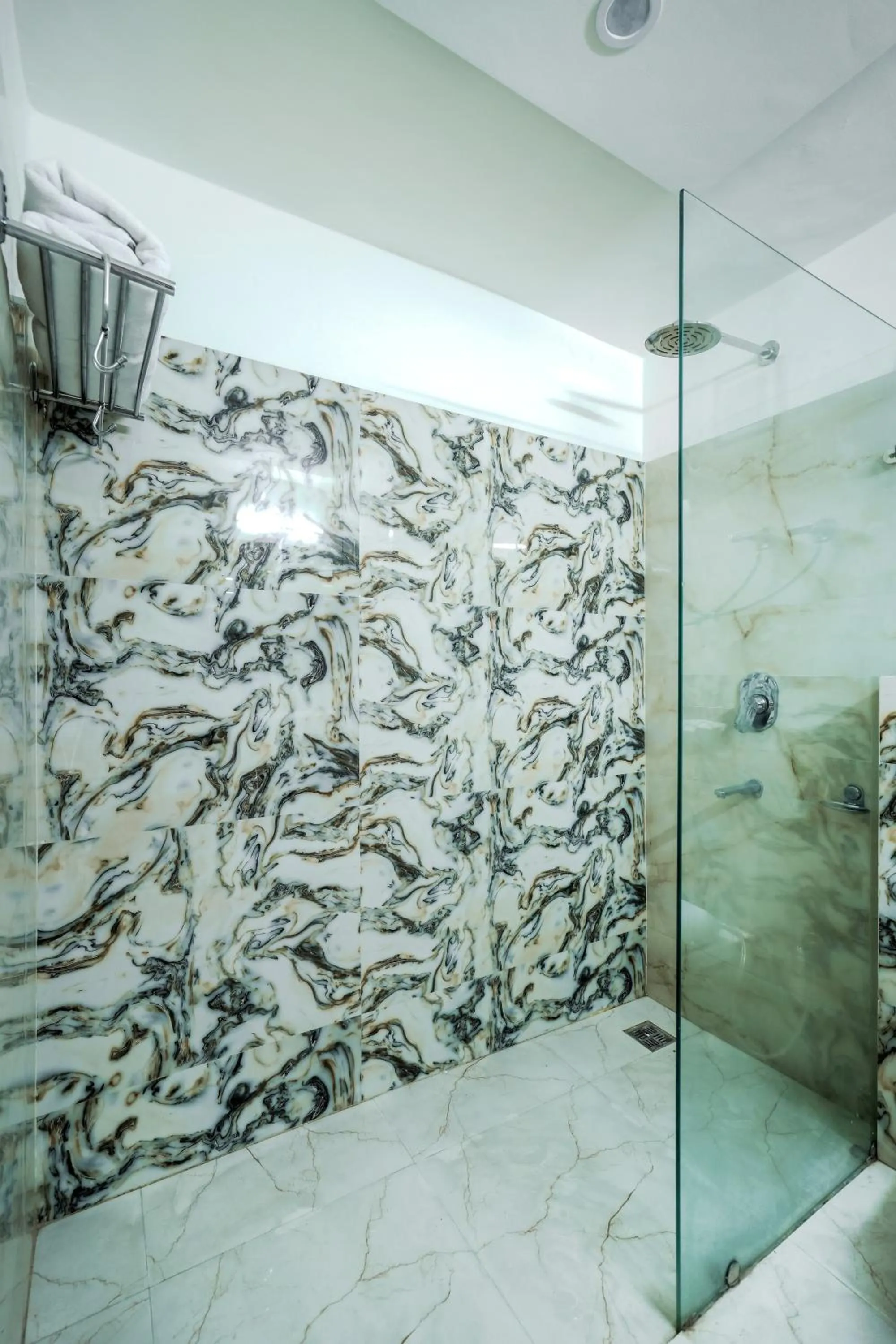 Bathroom in Pax Hotel Spring Solance 200 mtr from Gandhi Chowk Khajjiyar Road
