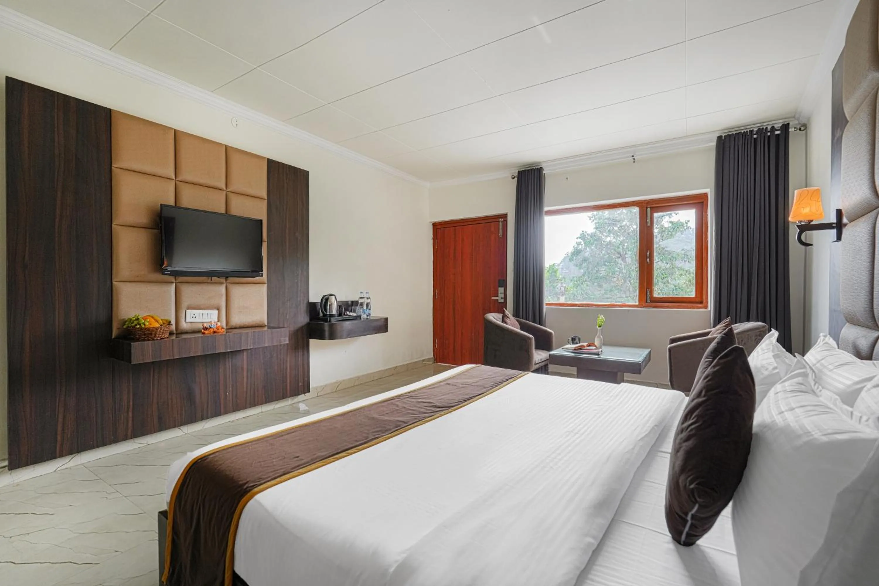 Bed in Pax Hotel Spring Solance 200 mtr from Gandhi Chowk Khajjiyar Road