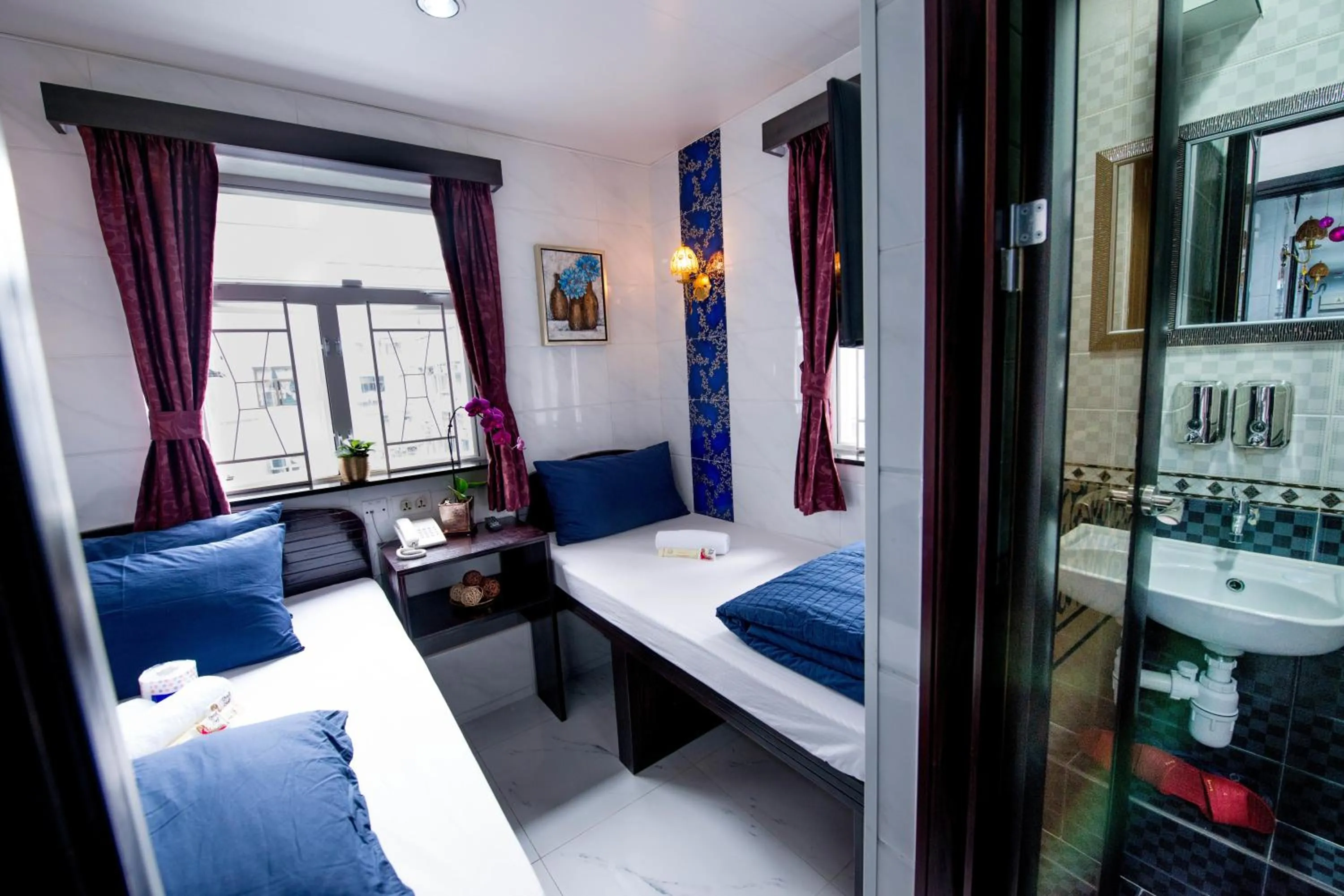 Photo of the whole room in Icon Inn