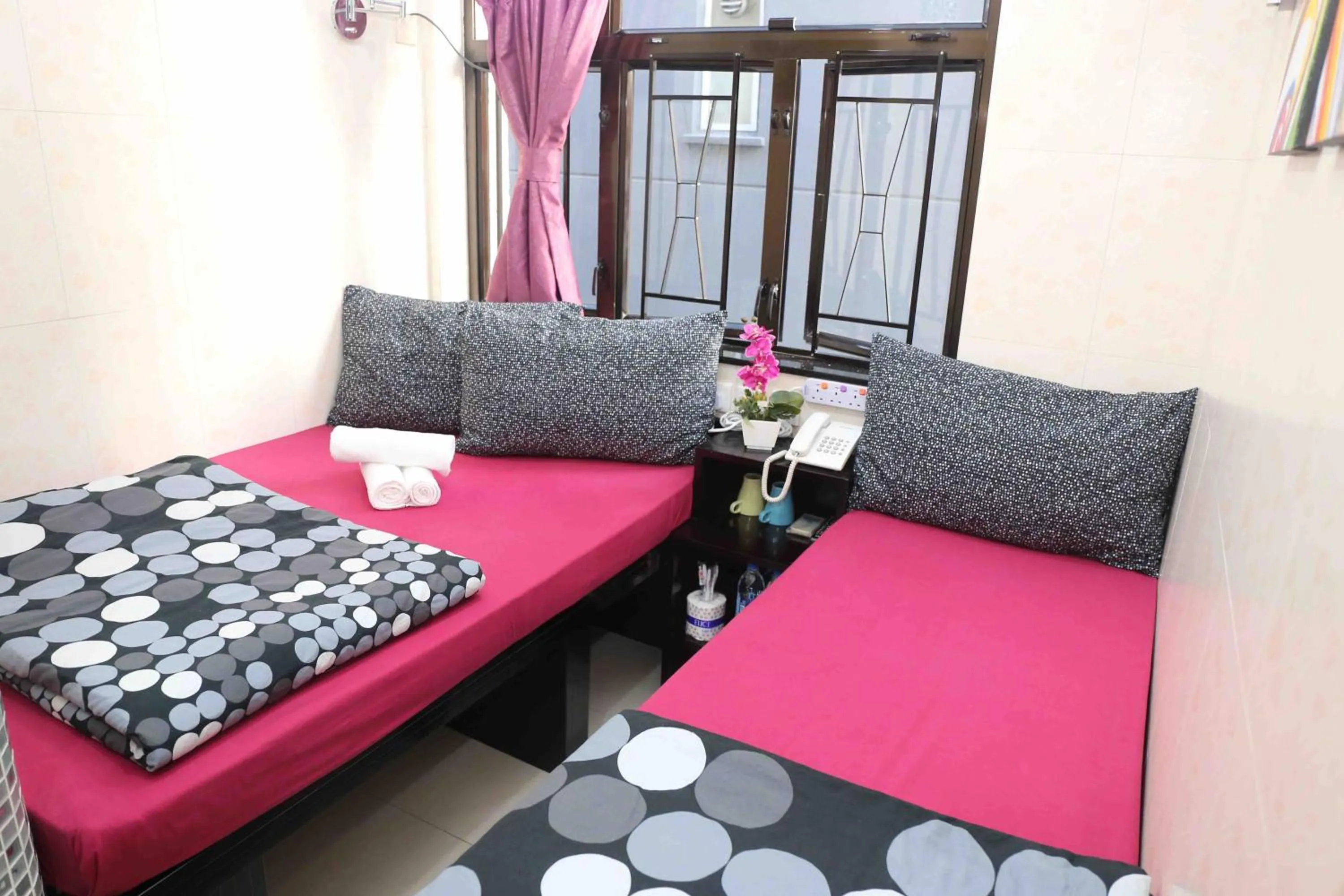 Bedroom, Bed in Icon Inn