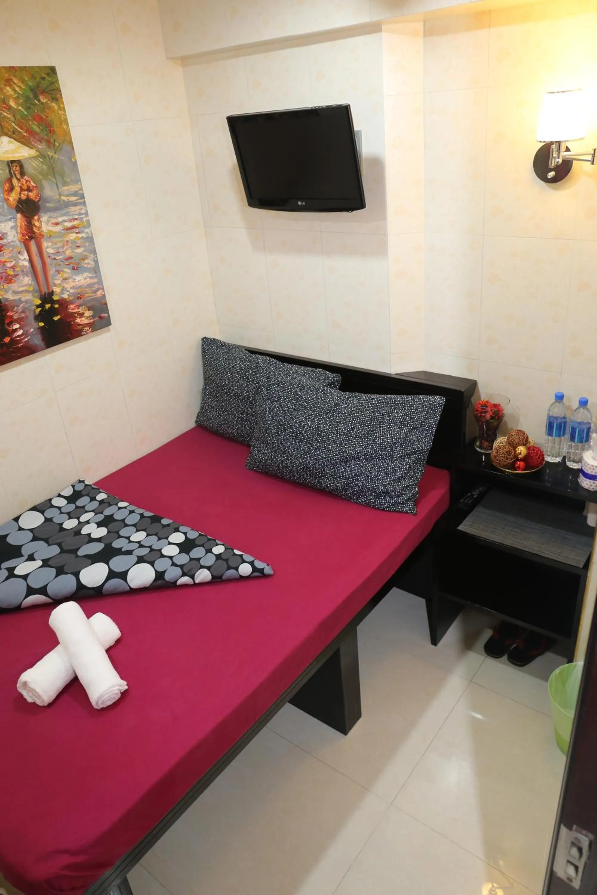 Bedroom, Seating Area in Icon Inn