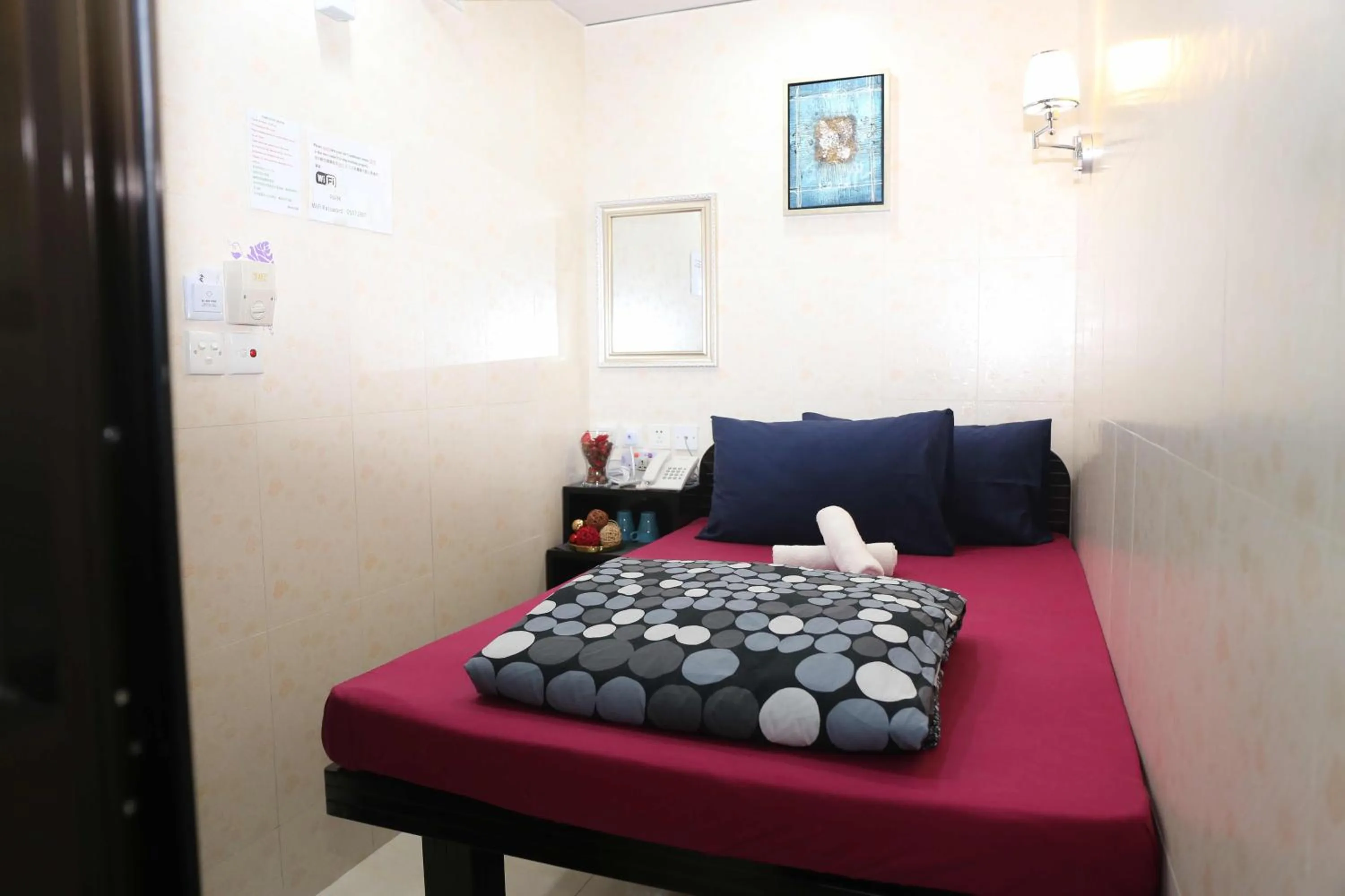 Bedroom, Bed in Icon Inn