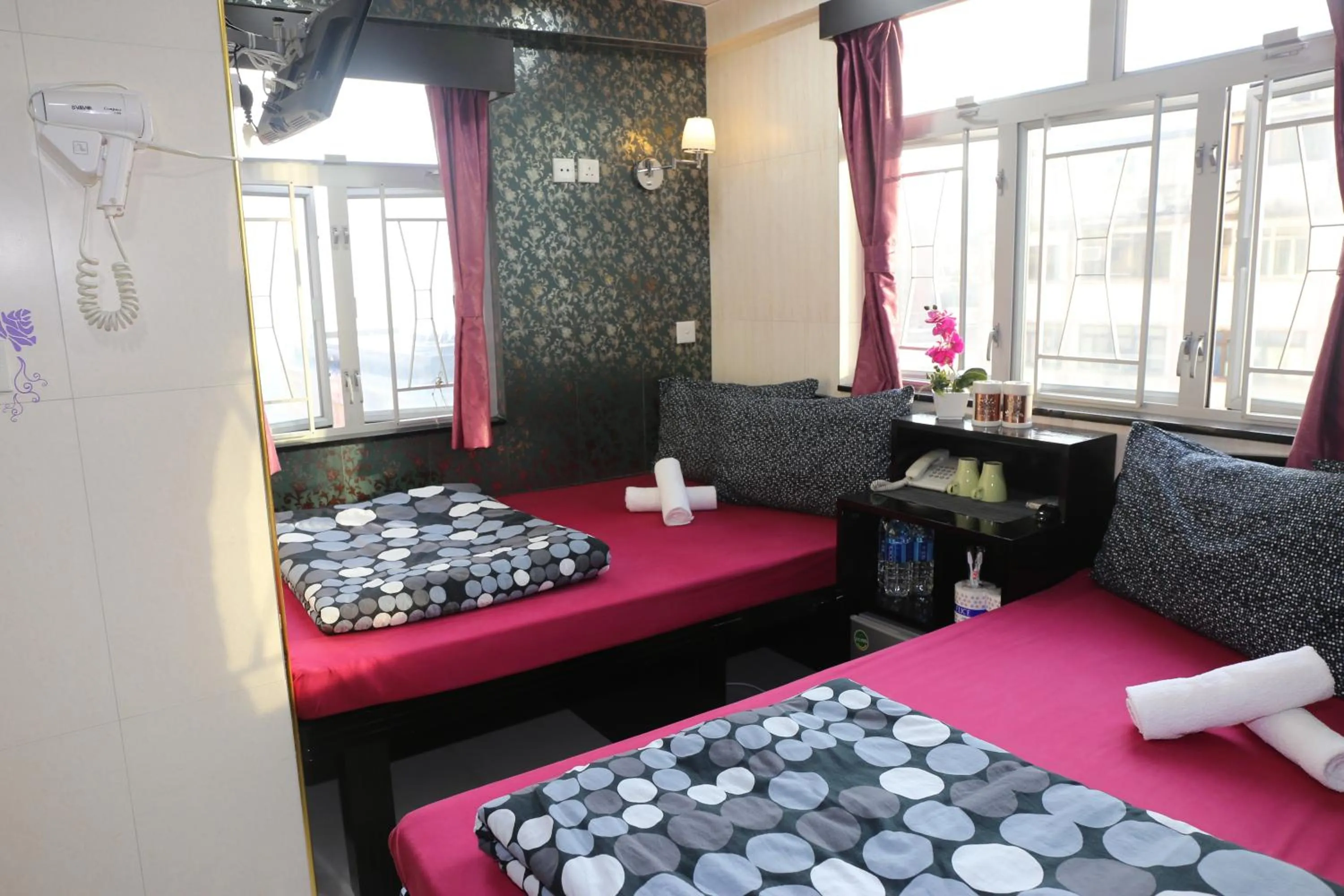 Bedroom, Bed in Icon Inn